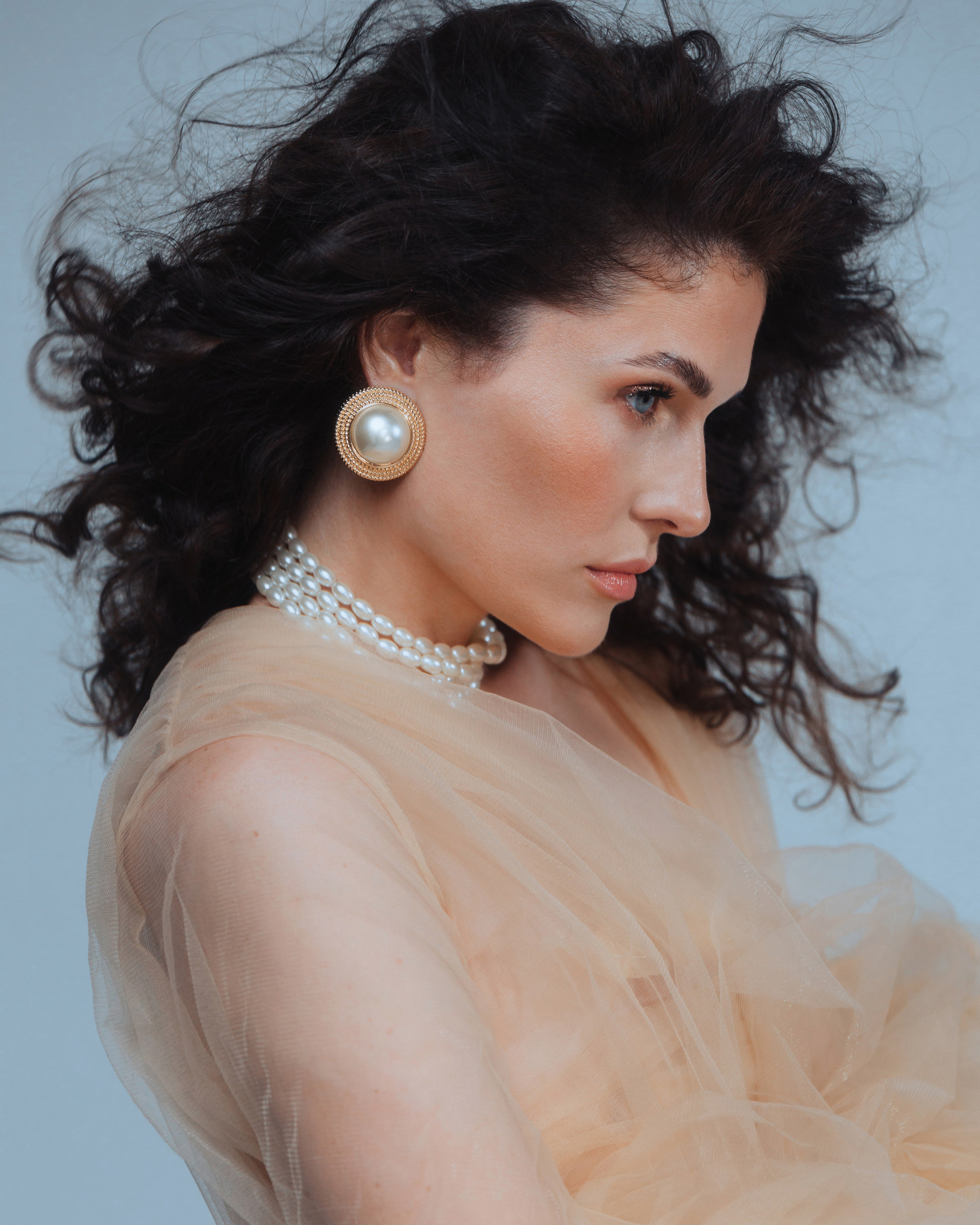 фотография, фотосессия, фотосъемка, портфолио модели, красивая походка, стиль, cool make-up. модельный релиз, фотосток, фотопозирование, стильные кадры, студийные портреты, модные снимки, позы, позировки High fashion shot in a small photography studio стильная фотосессия женский портрет индивидуальная съемка фотостудии фото идеи идеи для фото фотосессия москва каталог для бренда рекламная кампания для бренда съемка  для блогера контент для блогеров москва контент-съемка