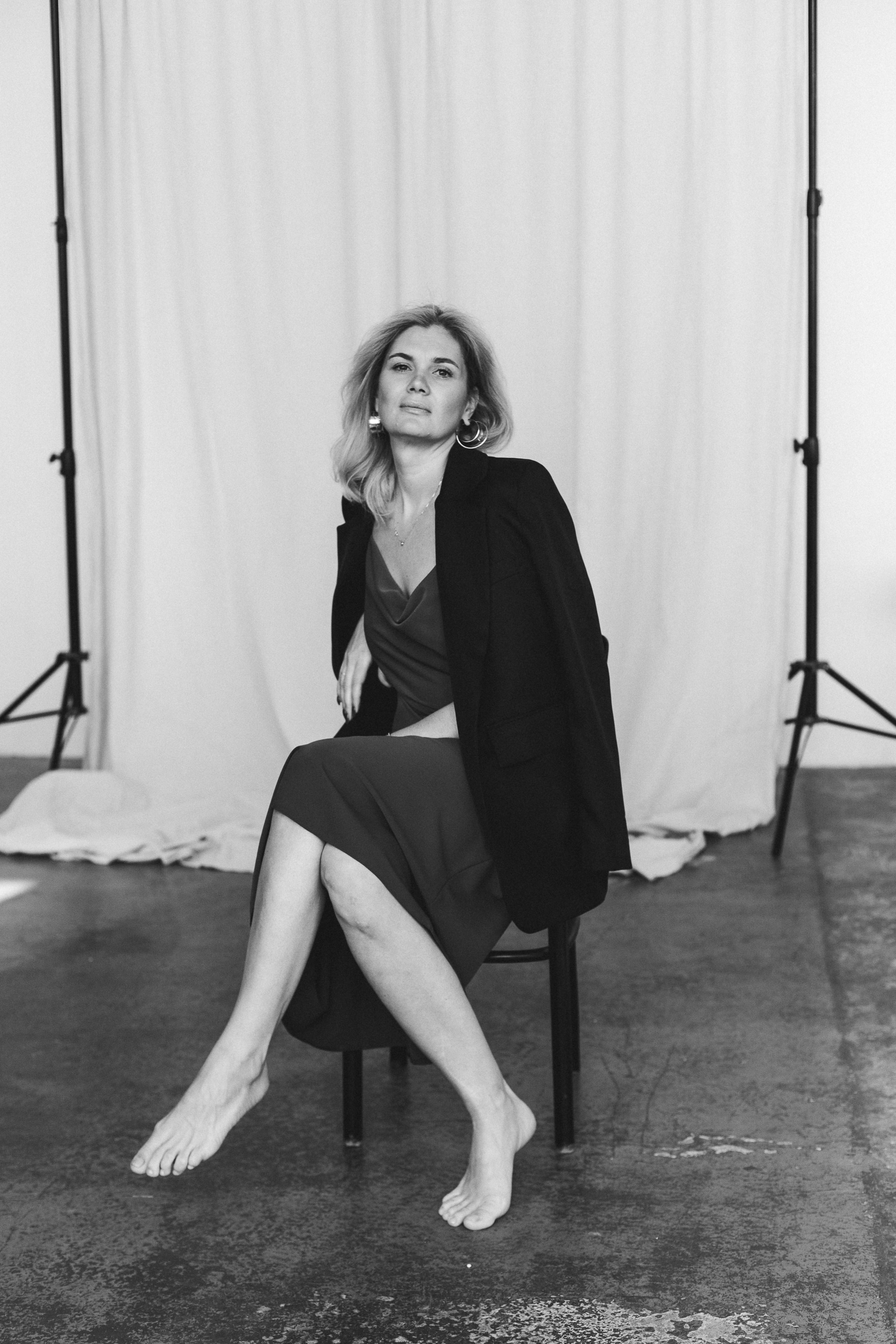 Индивидуальная студийная женская черно-белая фотосессия. Женский портретный фотограф в Нижнем Новгороде и Москве, Юлия Балашова