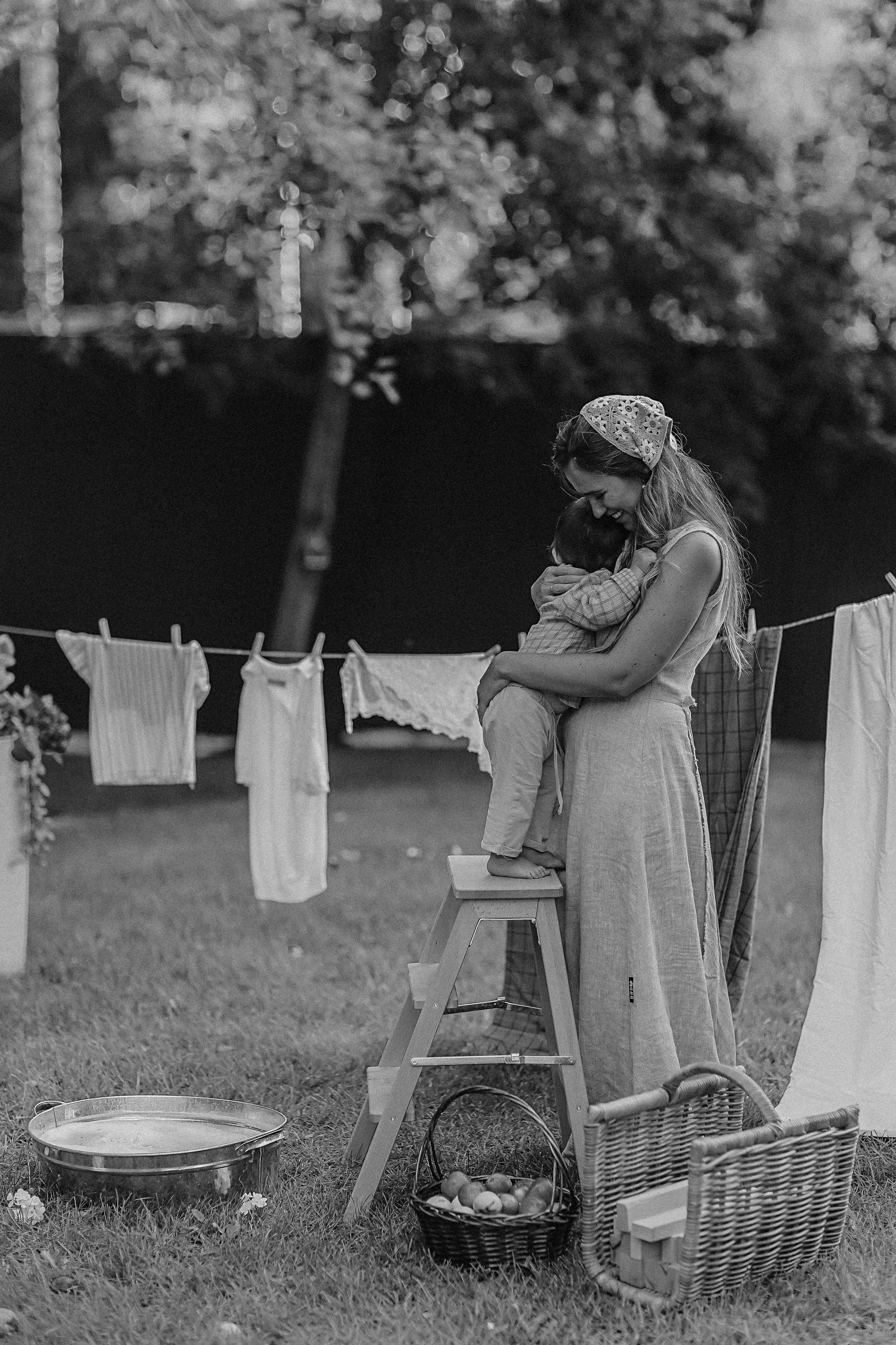 Стирка у дома. Семейный фотограф Тюмень, фотограф на роды Салмина Мария