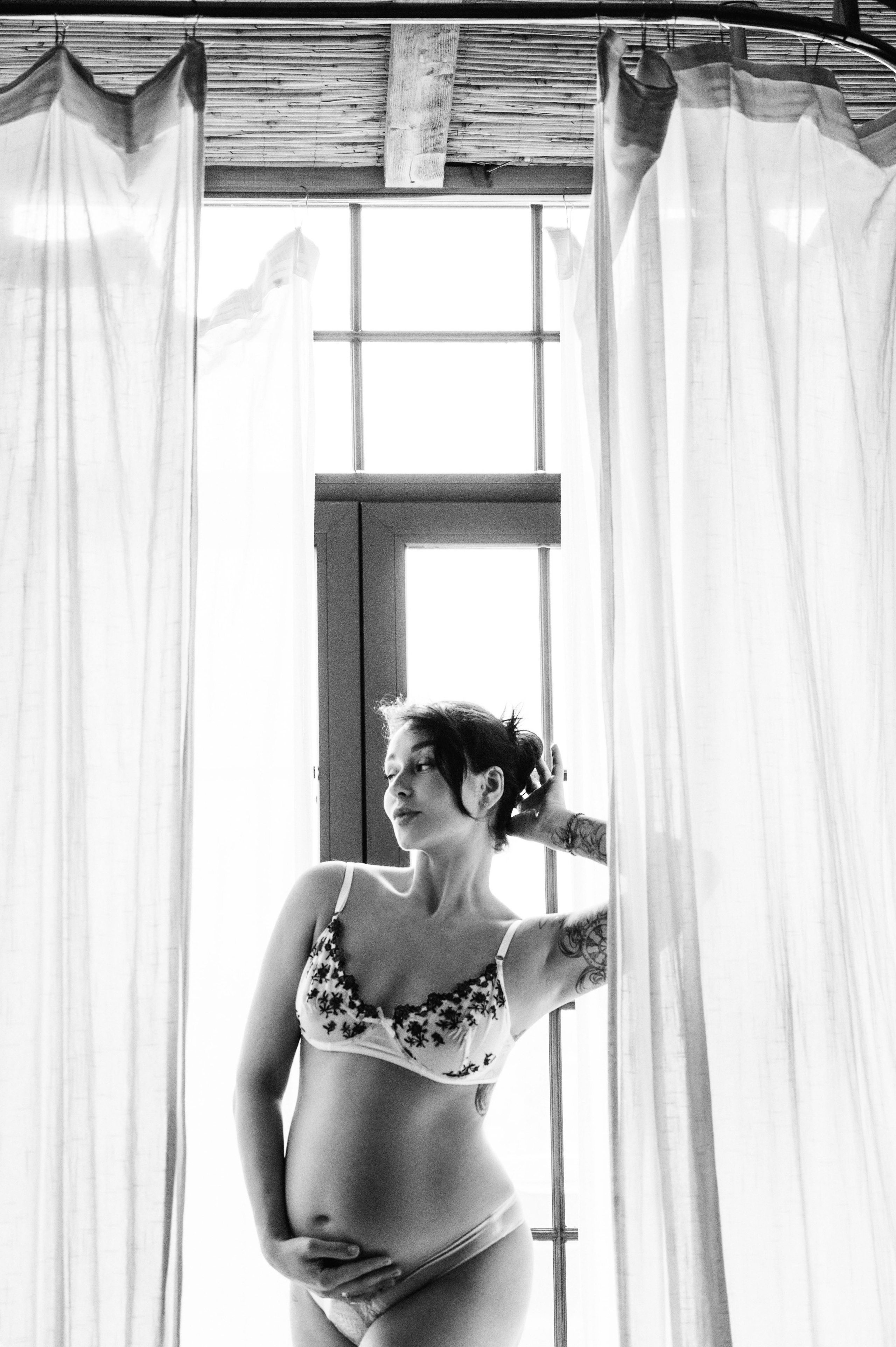 Профессиональный семейный и беременный фотограф в Санкт-Петербурге — Маргарита Иванова. Индивидуальные фотосессии под ключ: от образа до гот. Профессиональный фотограф беременности в СПБ. Стильные фотосессии беременности в стиле минимализм и классическая фотография