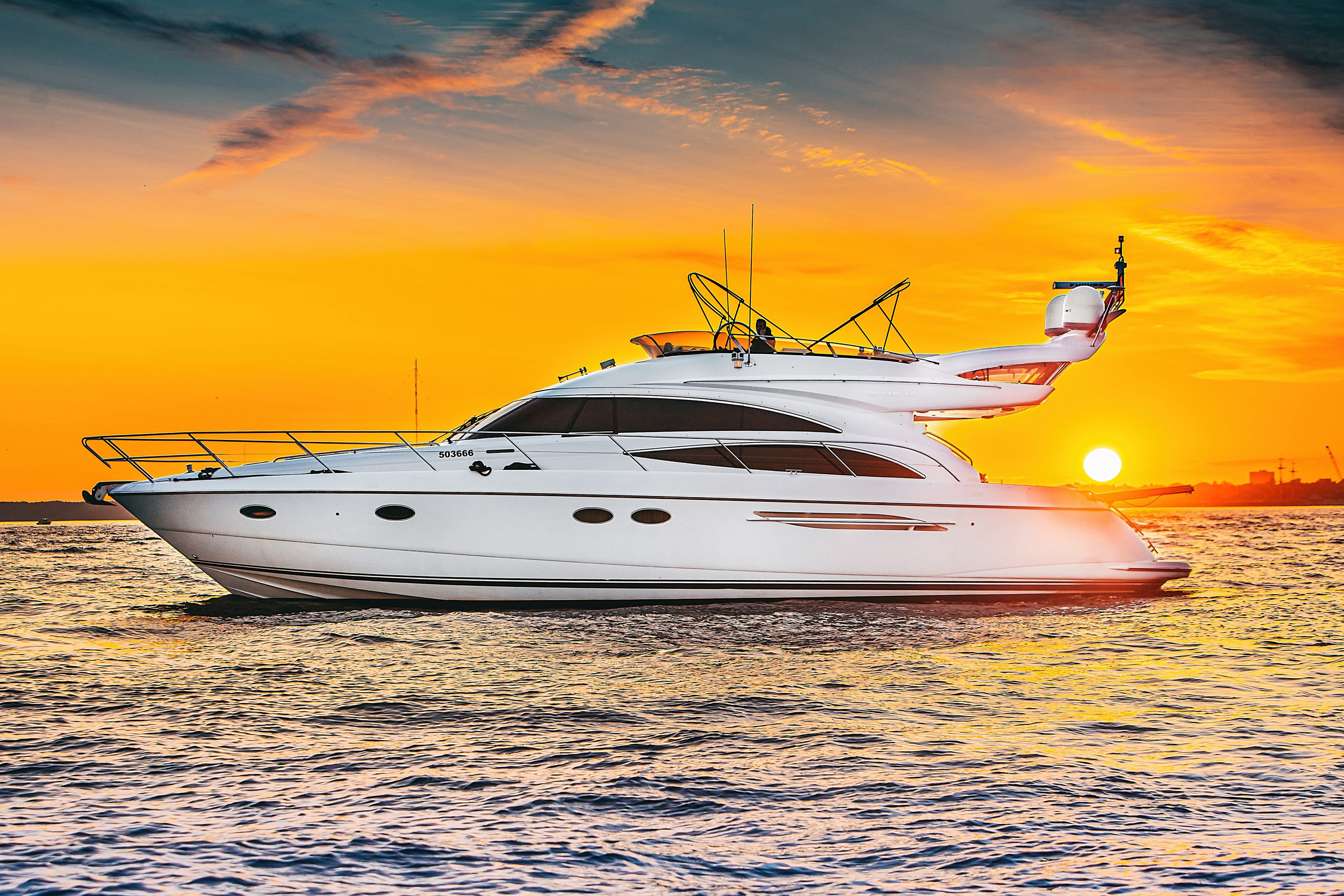 Яхта Princess 57 Esperanza. SPB Rent Boats|аренда катеров и теплоходов