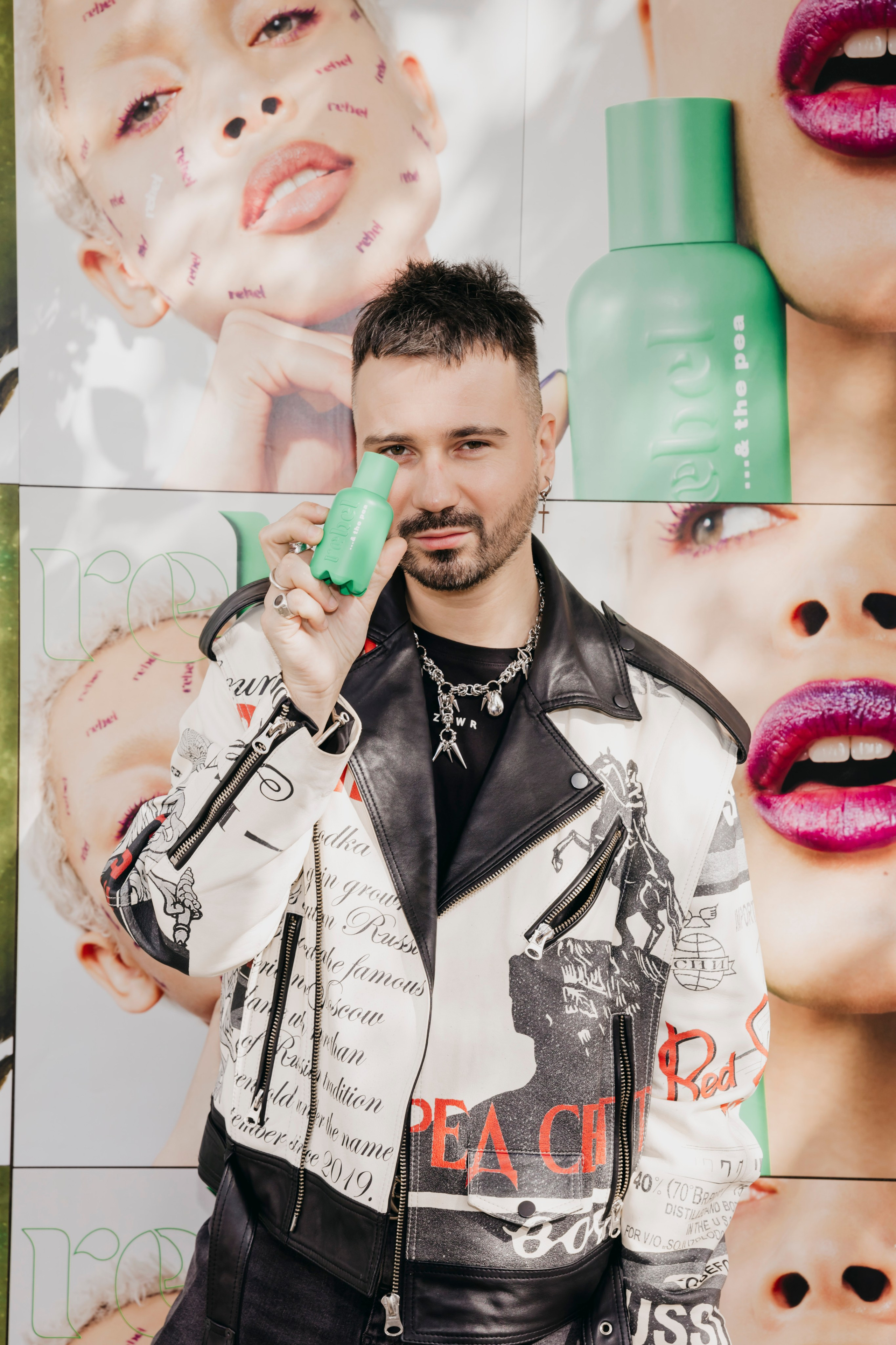 «Rebel» by «Molecule». «Птичка на проводе»: информационный портал в Москве