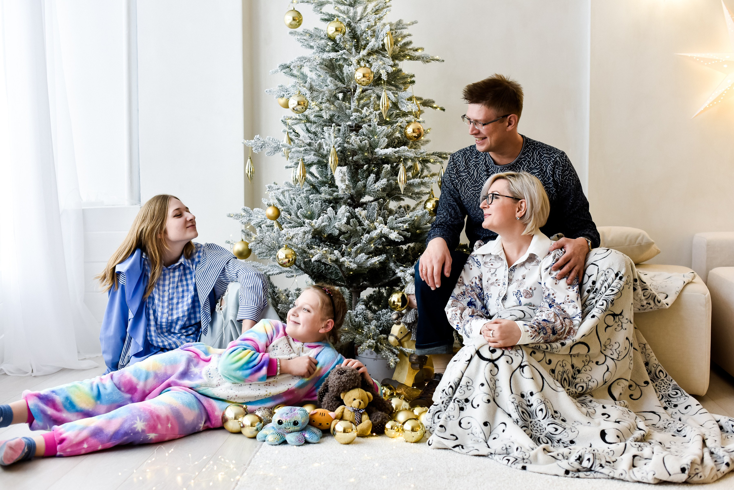 Семья Александра и его девочек)