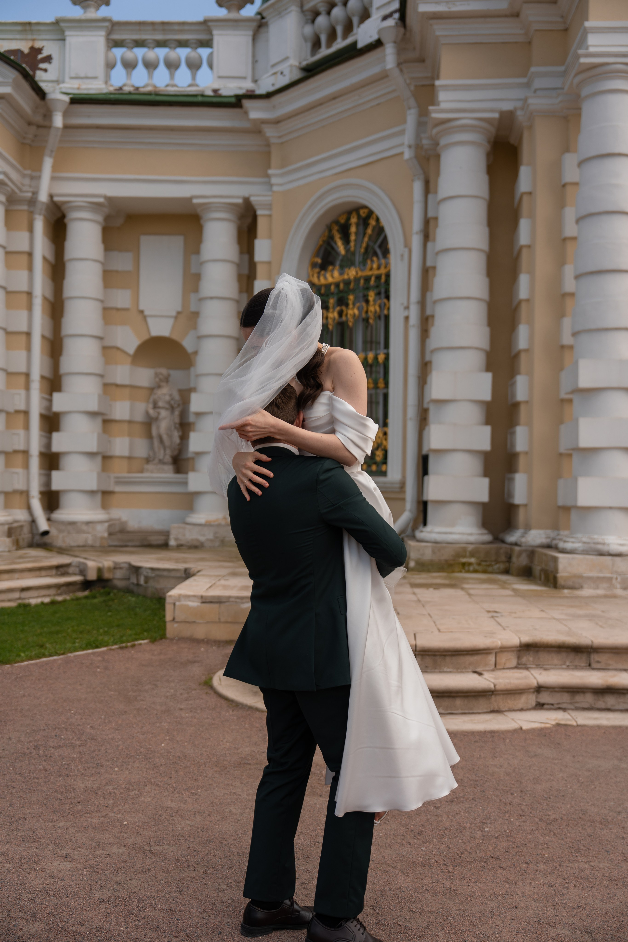 Влад и Илина в Кусково. Свадебный фотограф в Москве Анна Полушина
