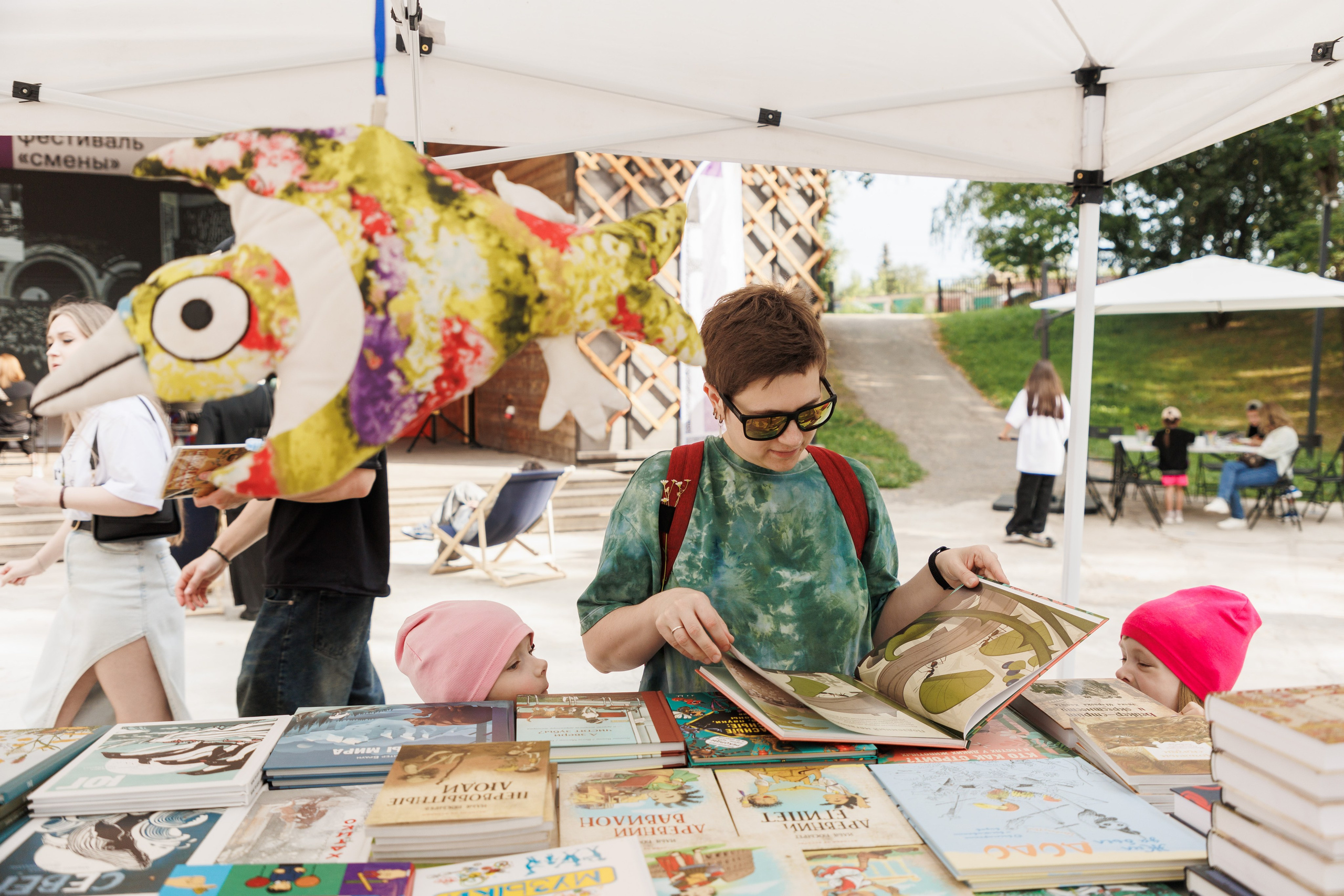 Книжный фестиваль «Смены» в Выксе 2025. Фотограф городских и семейных событий Артем Карпухин