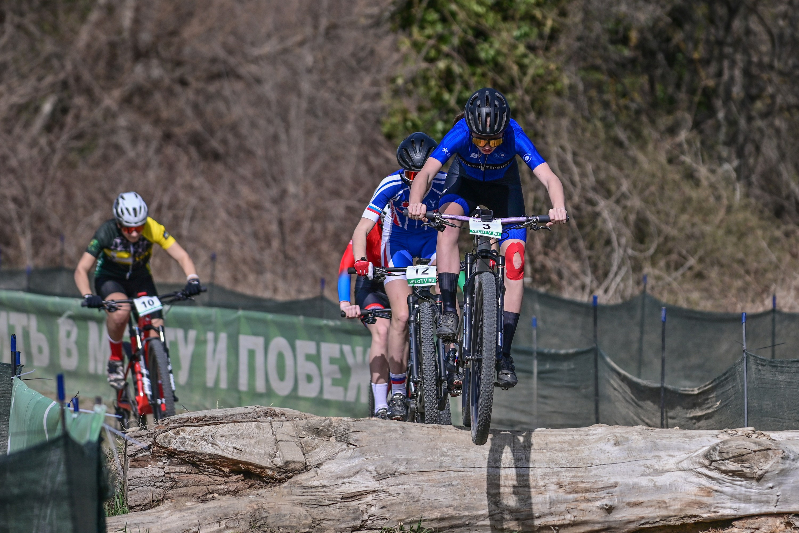 Маунтинбайк, кросс-кантри в Архипо-Осиповке 16 марта 2025. Спортивный фотограф, фотожурналист Павел Ларькин