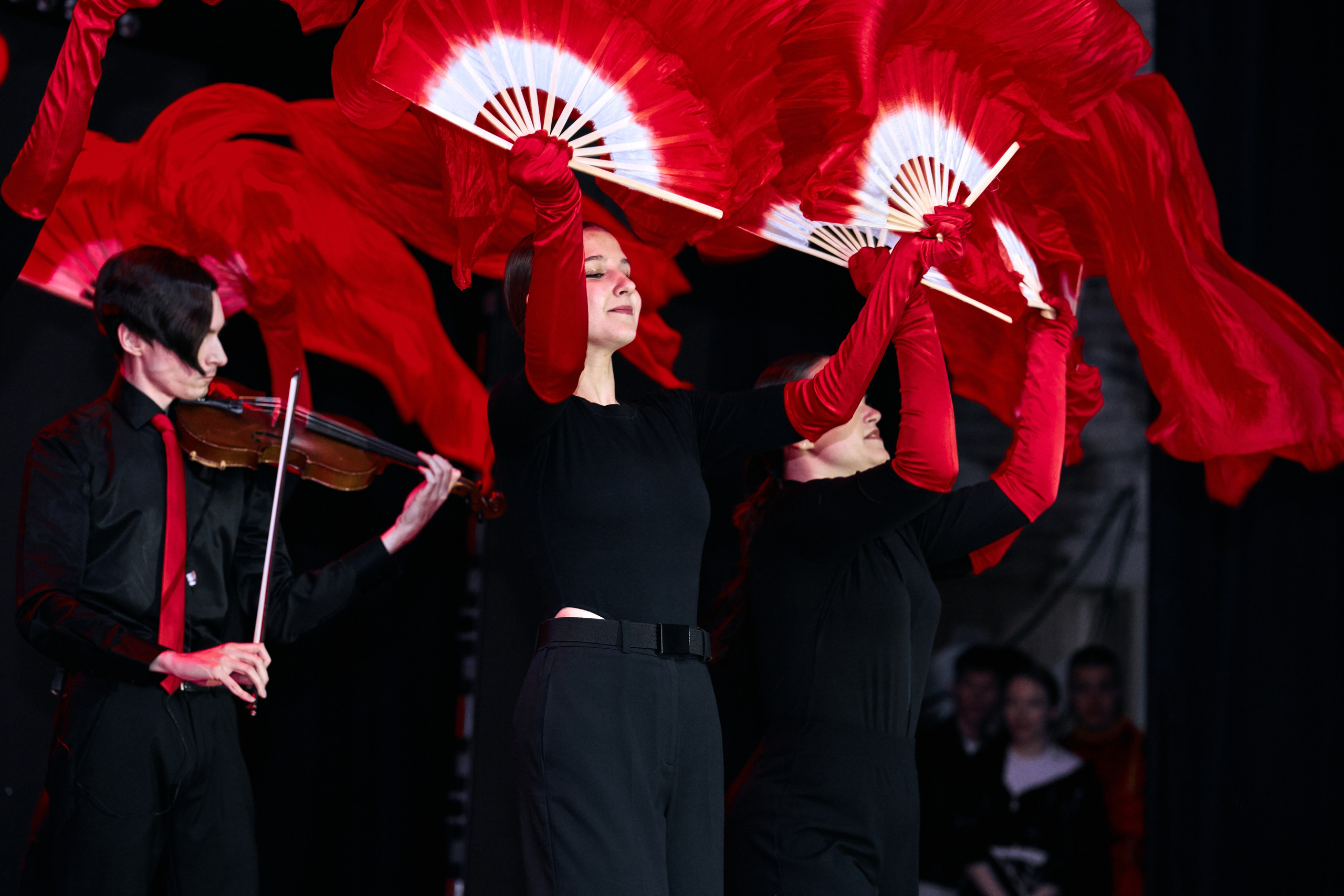 Гала-концерт «Студенческая весна КГПИ КемГУ–2025». Антон Непочатых — Большой мужской фотограф