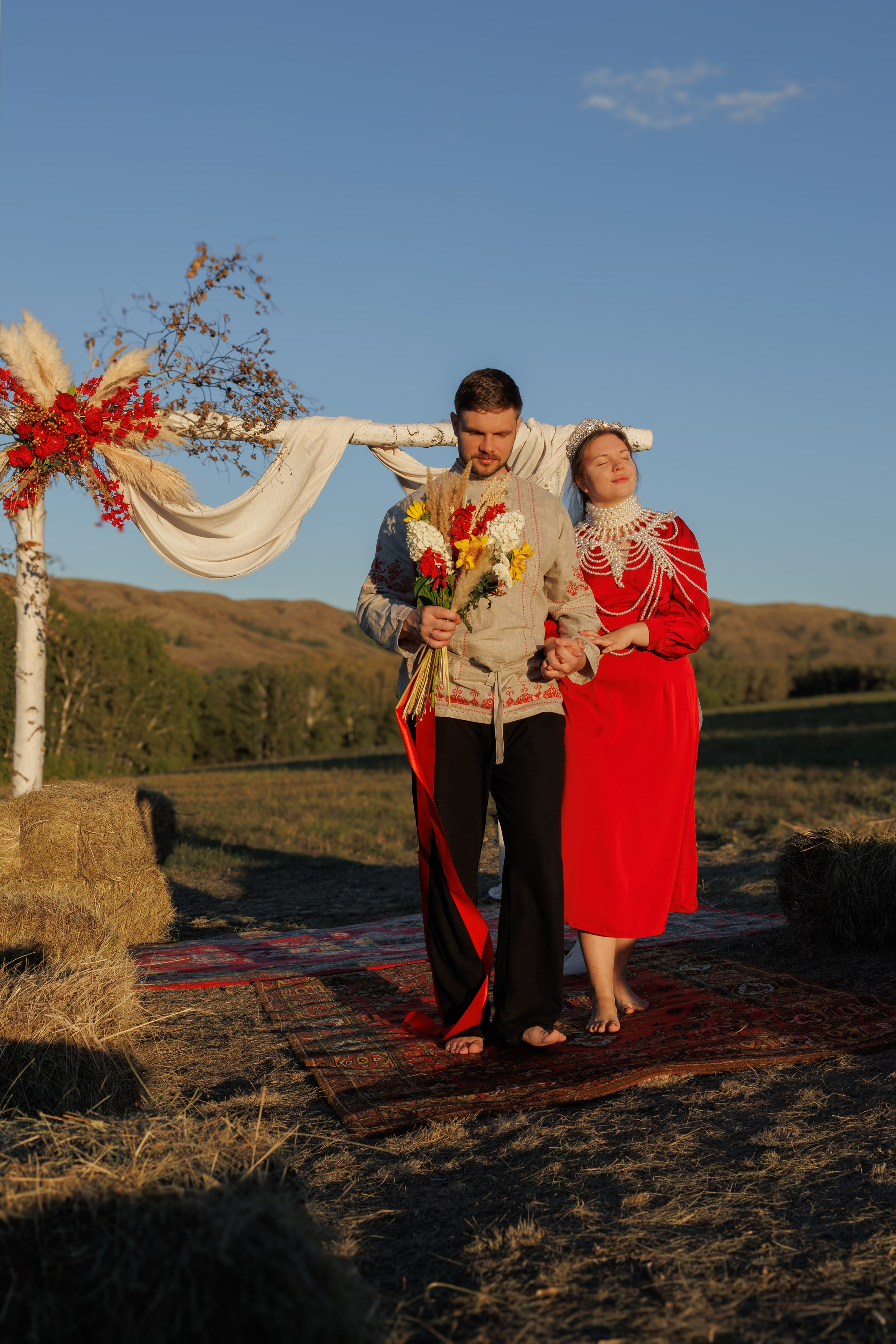 Свадебная фотосессия в Медногорске в старо русском стиле на природе. Фотограф Медногорск Кувандык Оксана Шерехода свадебные, семейные, индивидуальные, школьные фотосессии. Печать фотоальбомов