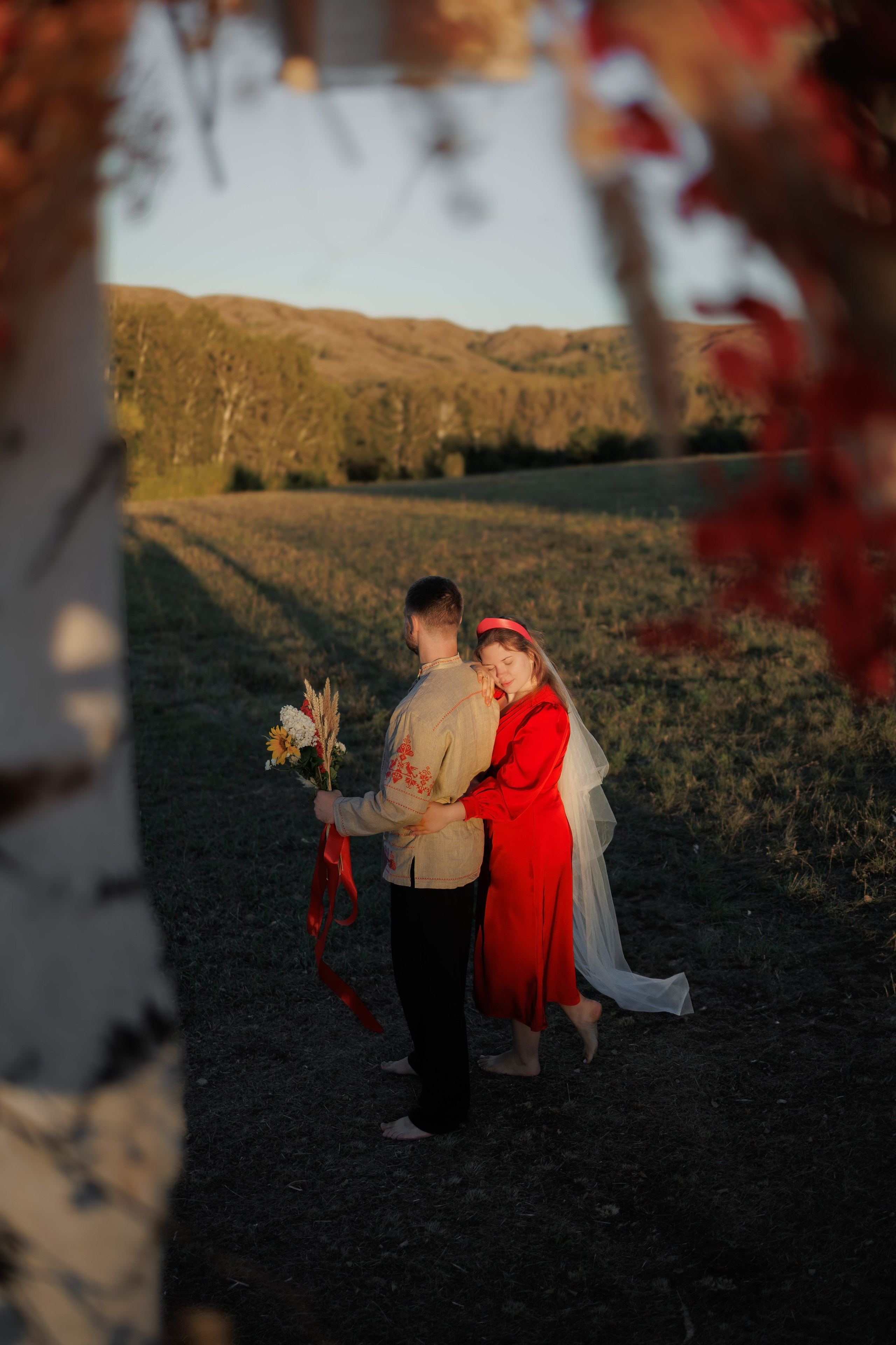Свадебная фотосессия в Медногорске в старо русском стиле на природе. Фотограф Медногорск Кувандык Оксана Шерехода свадебные, семейные, индивидуальные, школьные фотосессии. Печать фотоальбомов