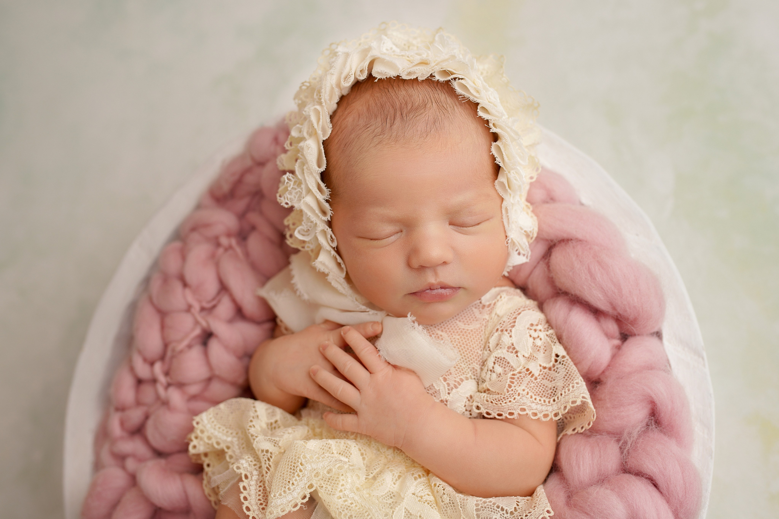 Новорождённые девочки. Детский фотограф и фотограф новорожденных в Калининград Оксана Иваний