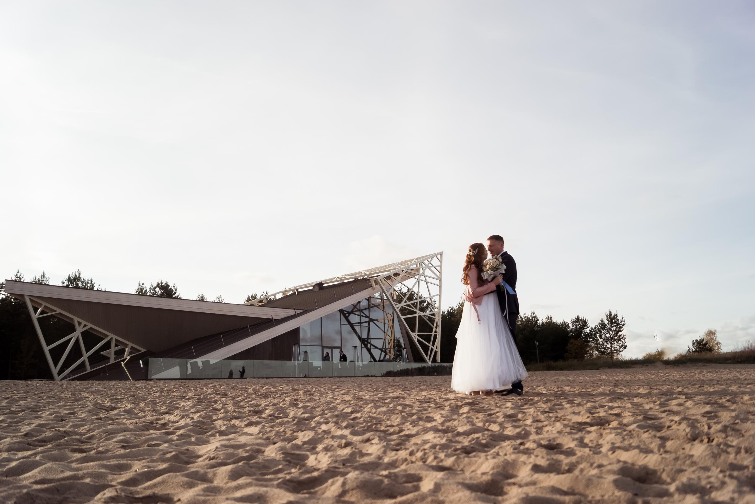 Роман и Елизавета / Приозерск. Финский пляж. Фотограф Барт Полина. Снимаю в Санкт-Петербурге, Москве, Приозерске