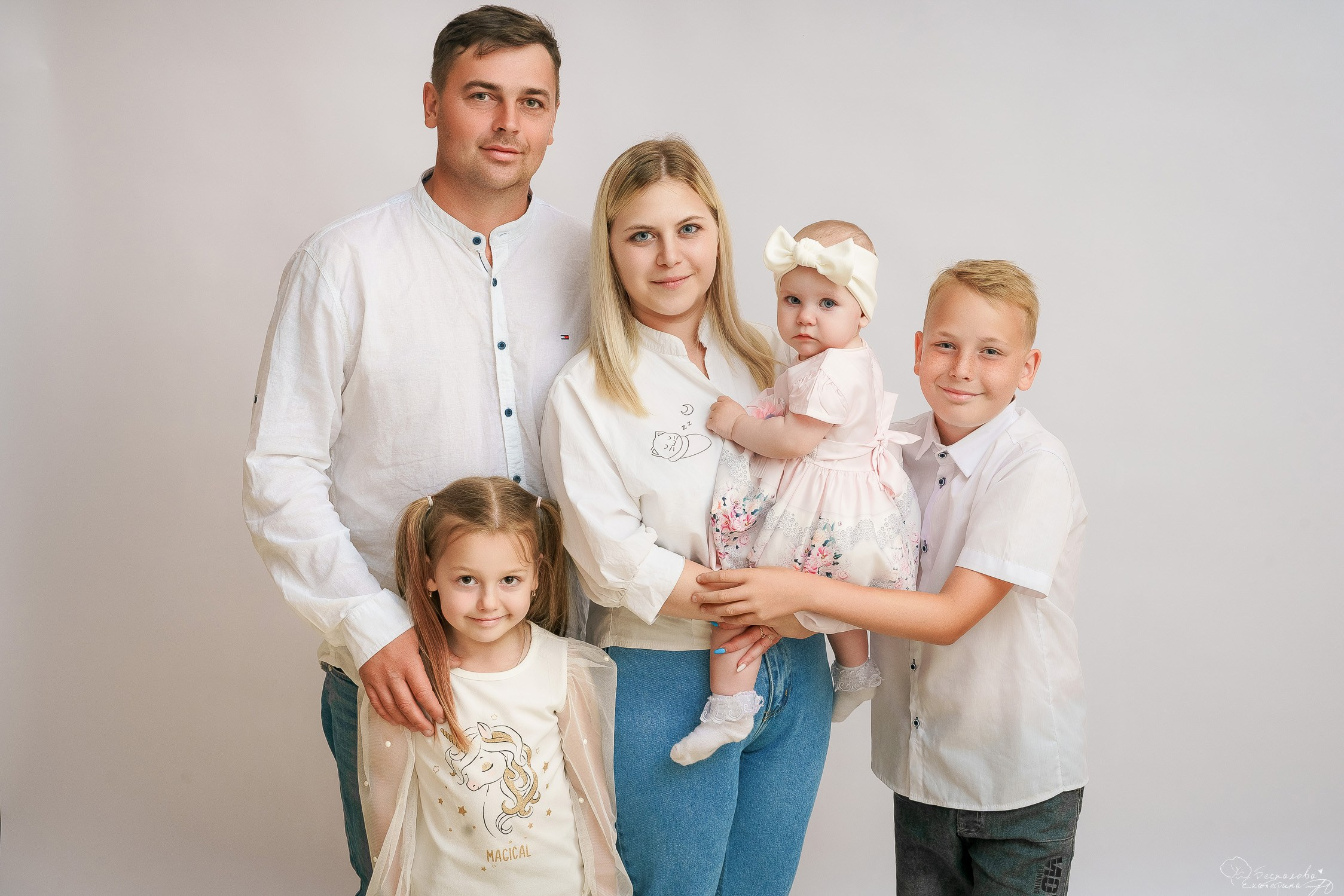 Семейные на бумажном фоне. Фотограф новорожденных в г. Павлово Беспалова Екатерина