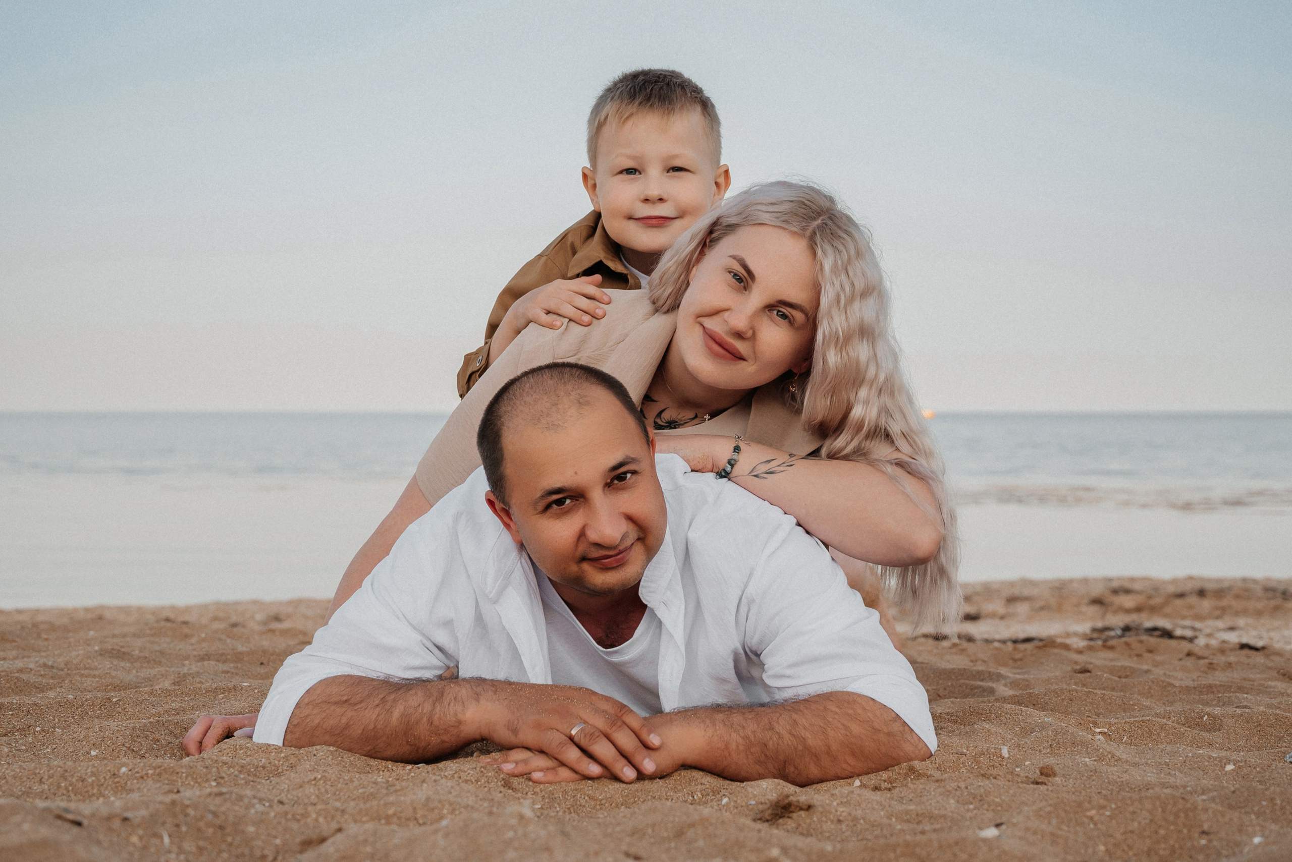 СЕМЕЙНАЯ ФОТОСЕССИЯ НА ПЛЯЖЕ В ФЕОДОСИИ