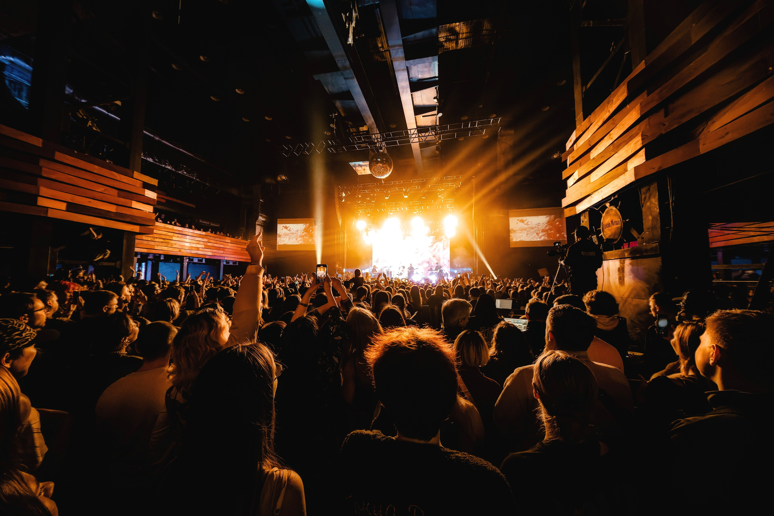 Green Apelsin в клубе Base 3.05.2024. Репортажный фотограф и видеограф в Москве