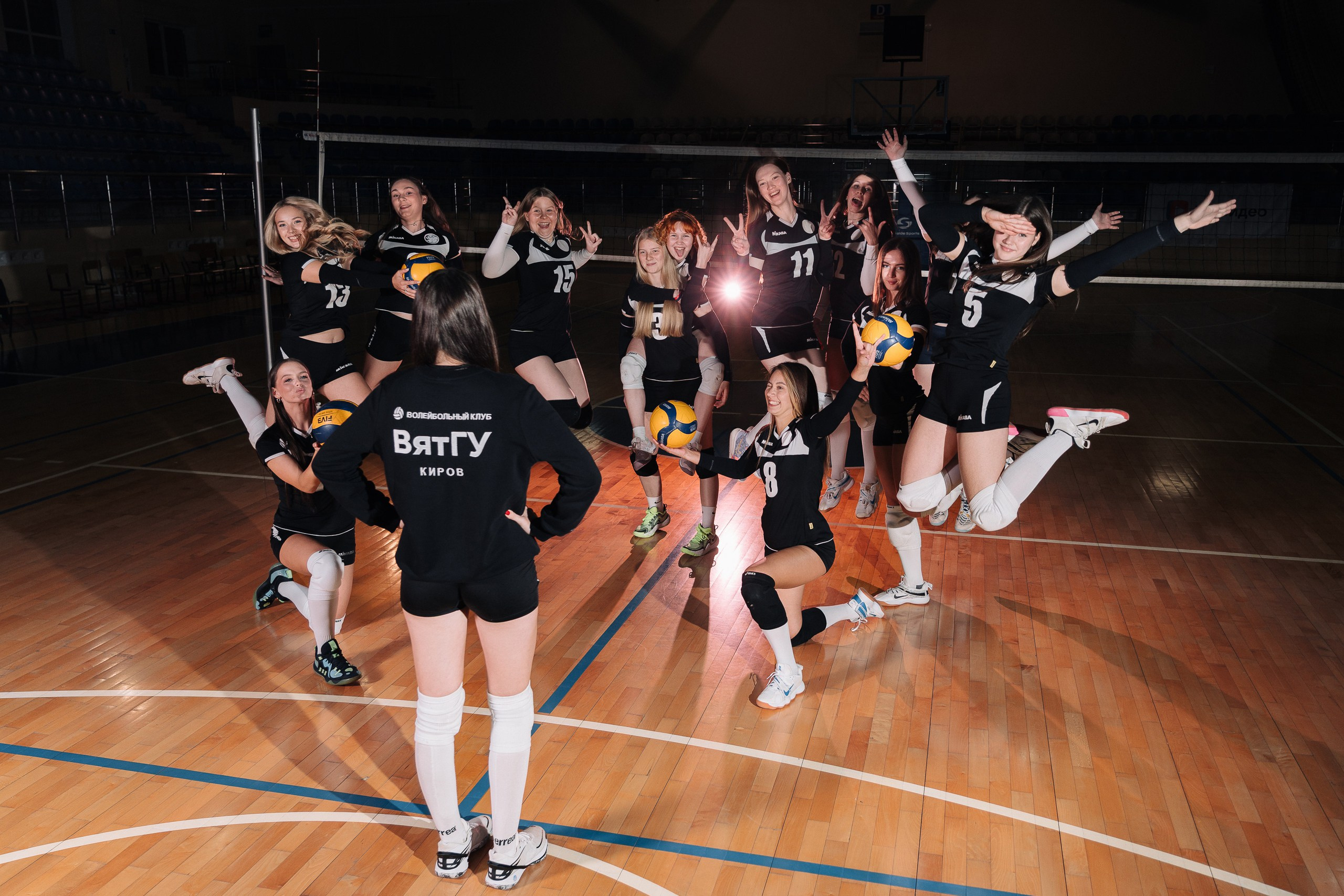 Сборная ВятГУ по волейболу 2025. Паша Страхов — фотограф