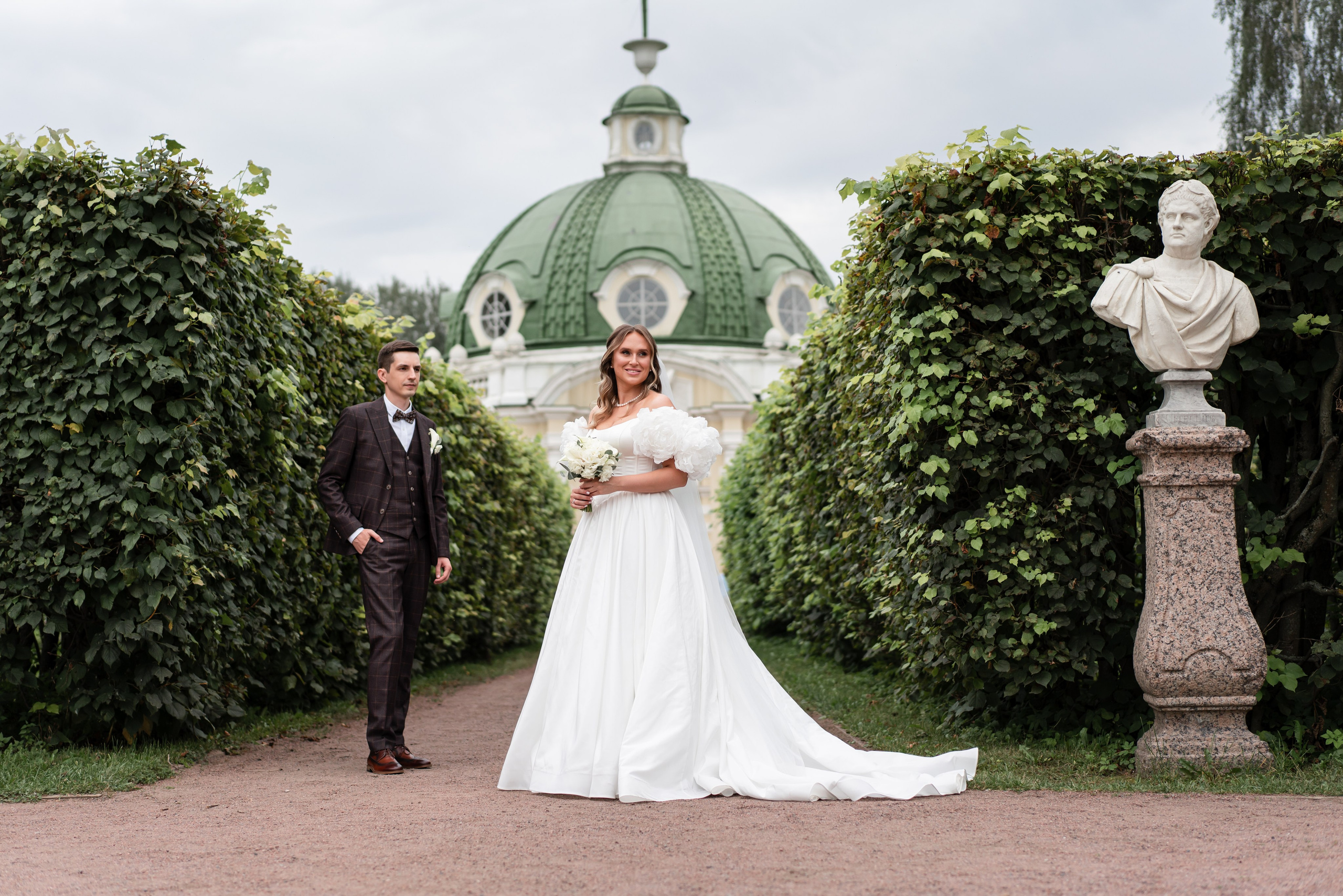 Свадебная фотосессия в отеле The St. Regis Moscow Nikolskaya. Свадебный фотограф Вера Климова