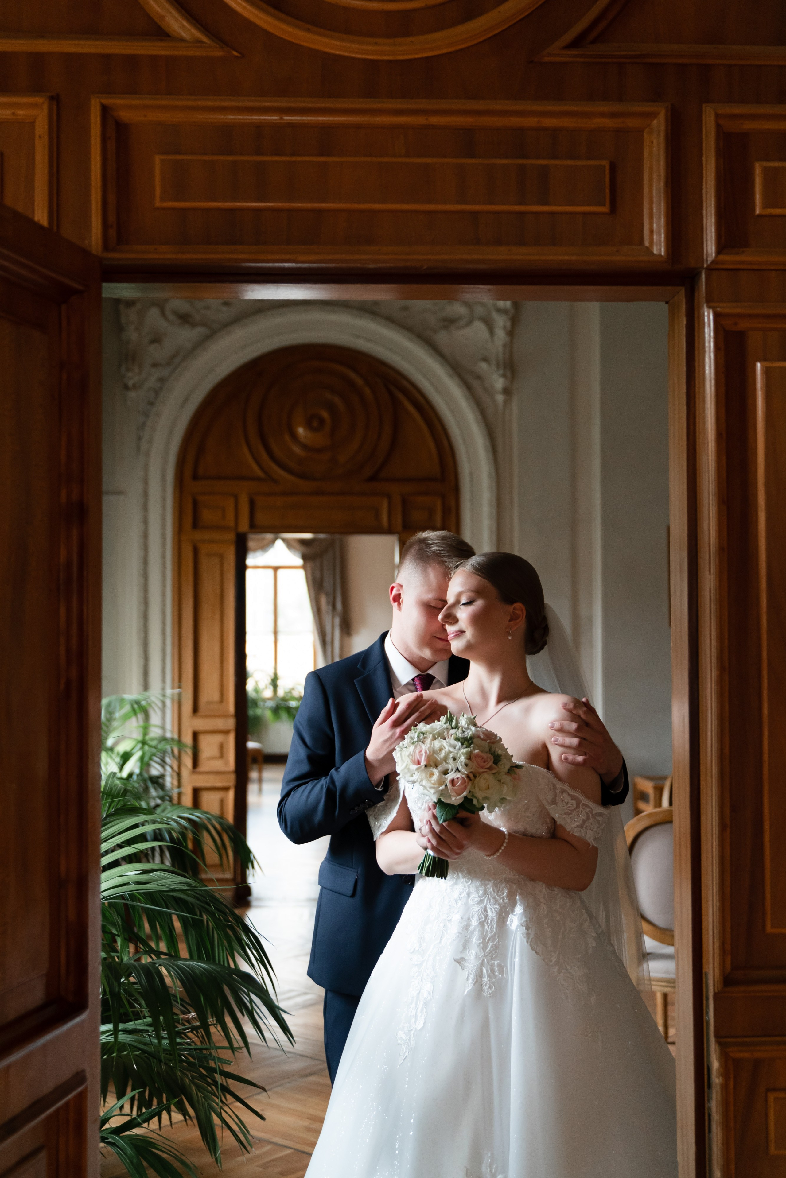 Фотосессия в библиотеке-читальне имени А. С. Пушкина. Свадебный фотограф Вера Климова