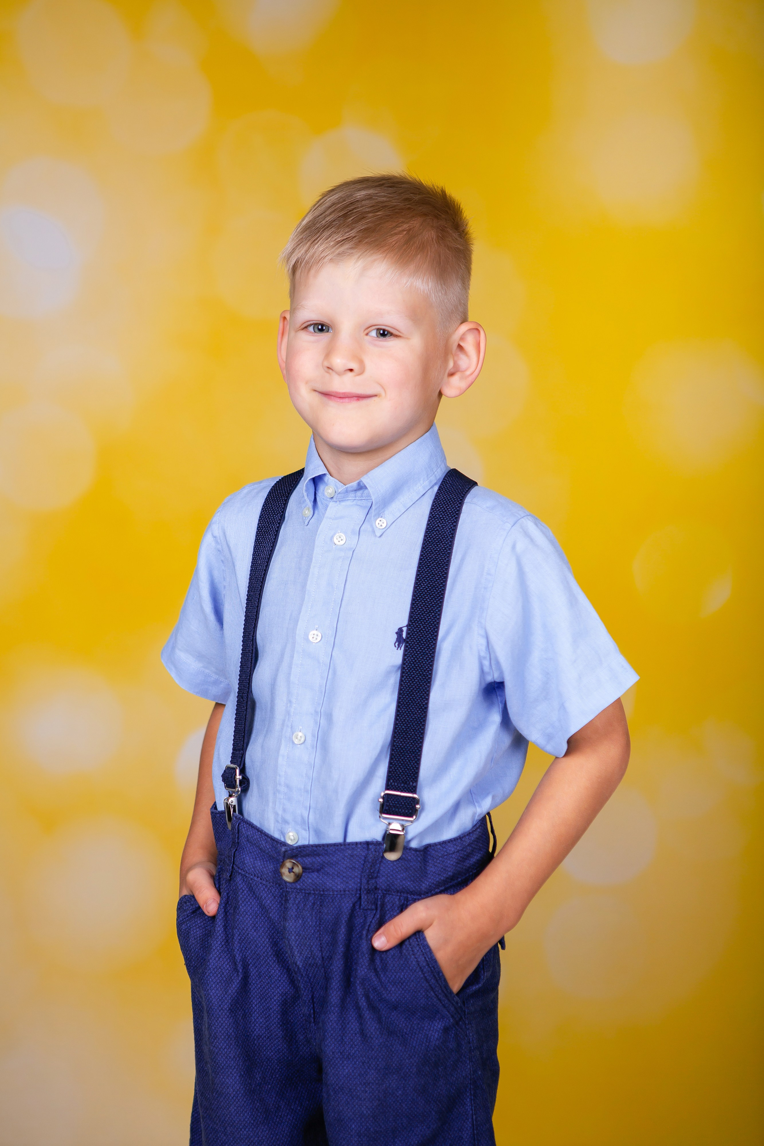 Жёлтый фон. Фото дети. Выпускные альбомы Нижний Тагил