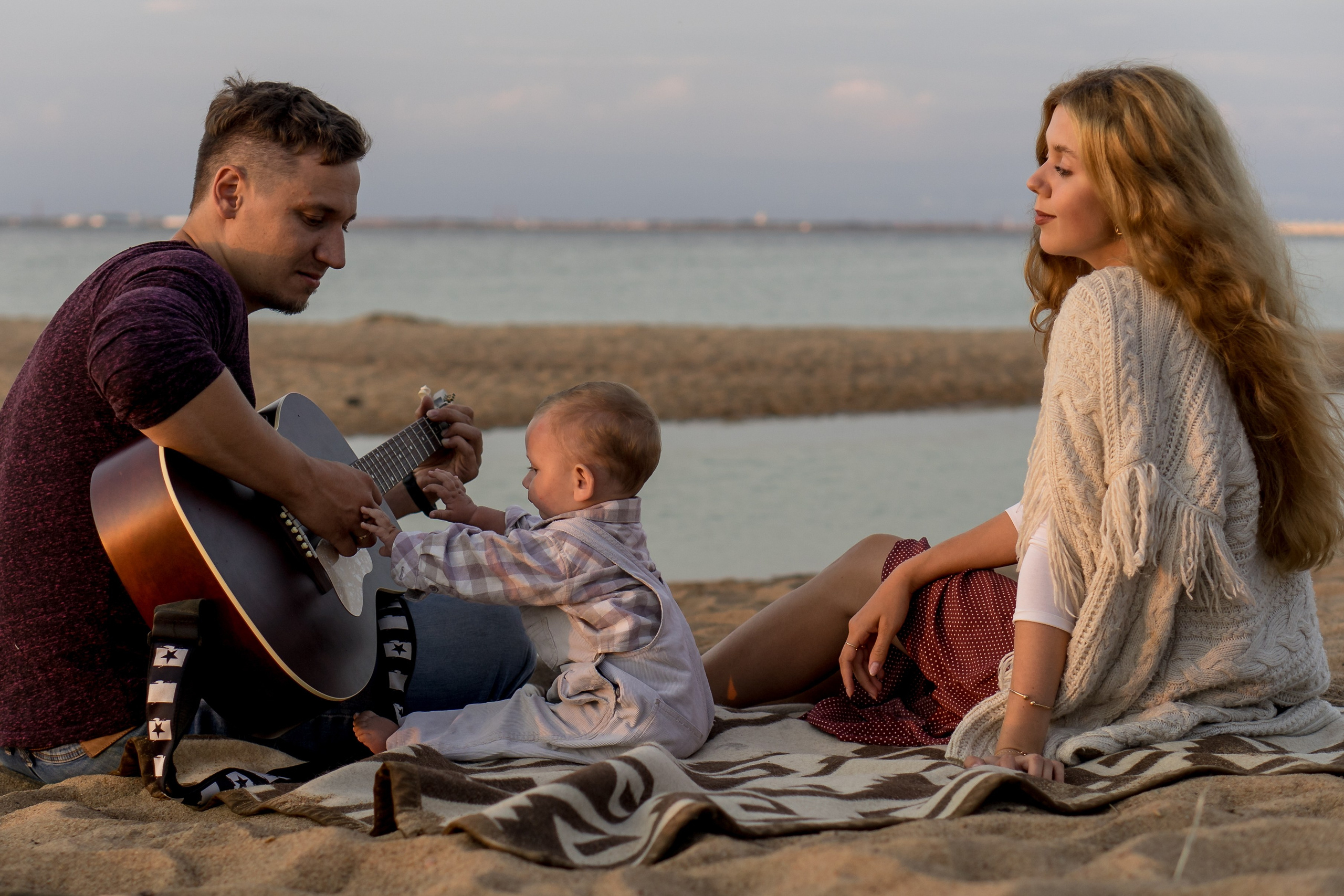 Стефан с родителями на заливе. Фотограф Ольга Игорева