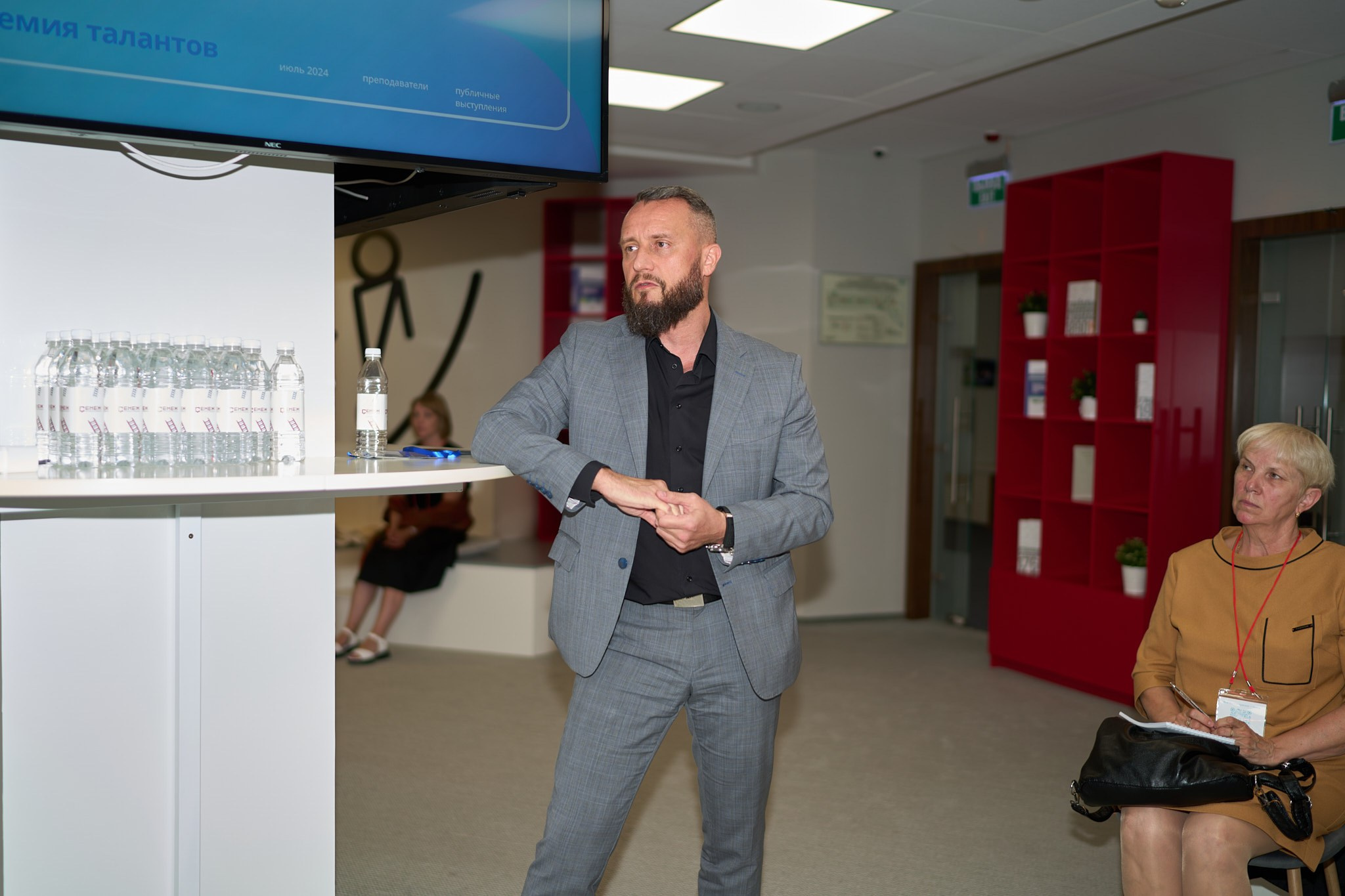 Публичные выступления: От А до ИИ. Эльджан — Продюсер, Фотограф, El u Del