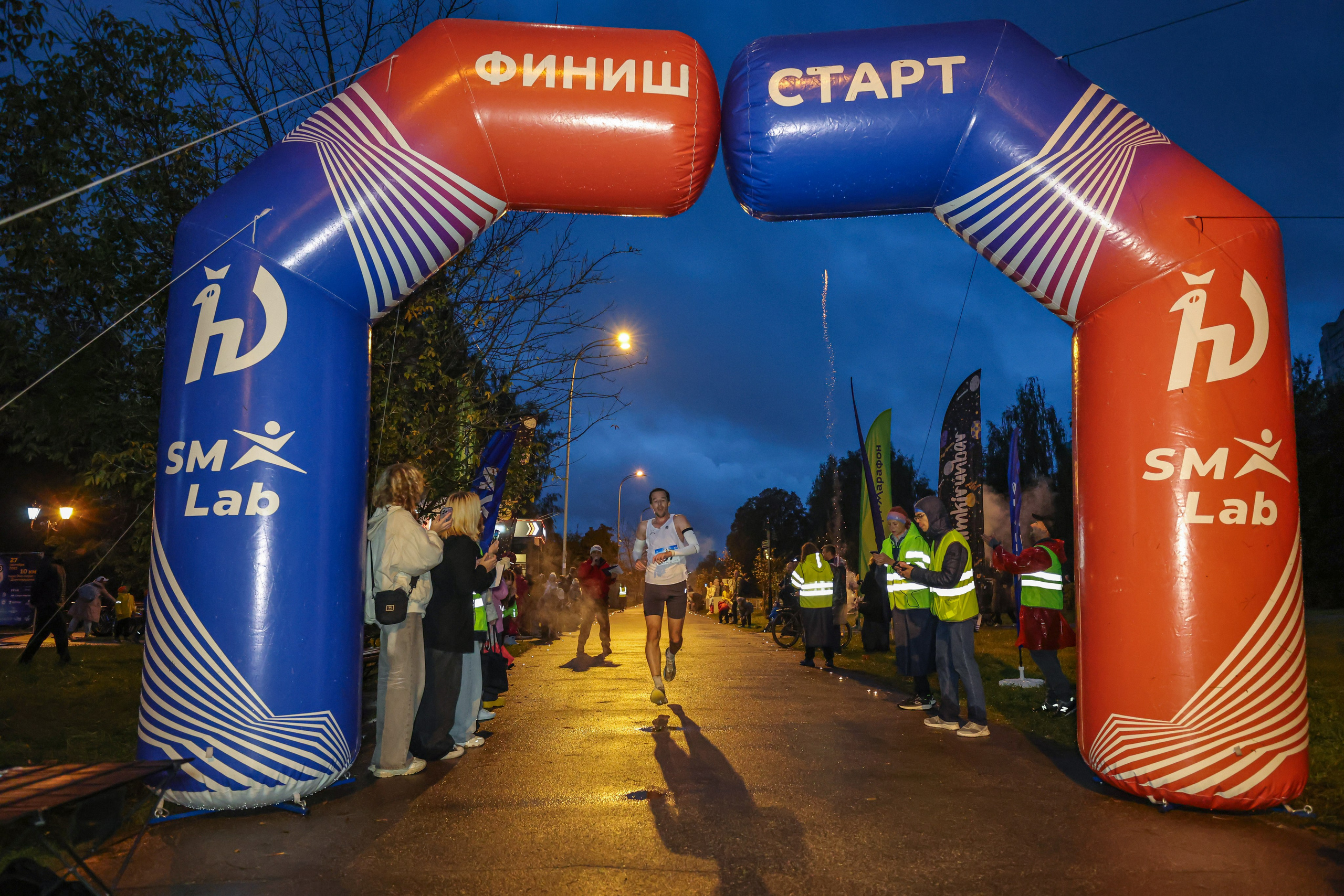 Фонарный забег, г. Долгопрудный, 27.09.25. Фотограф Сергей Ловкий