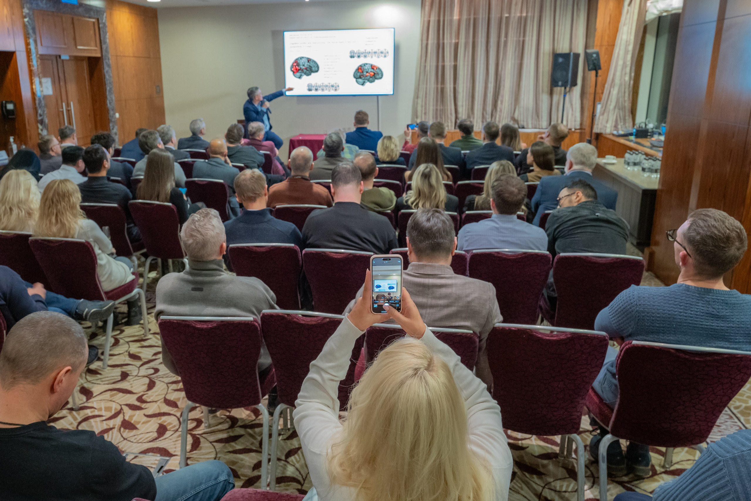 Лекция Вячеслава Дубынина о выгорании. Репортажный и интерьерный фотограф Александра Солдатова