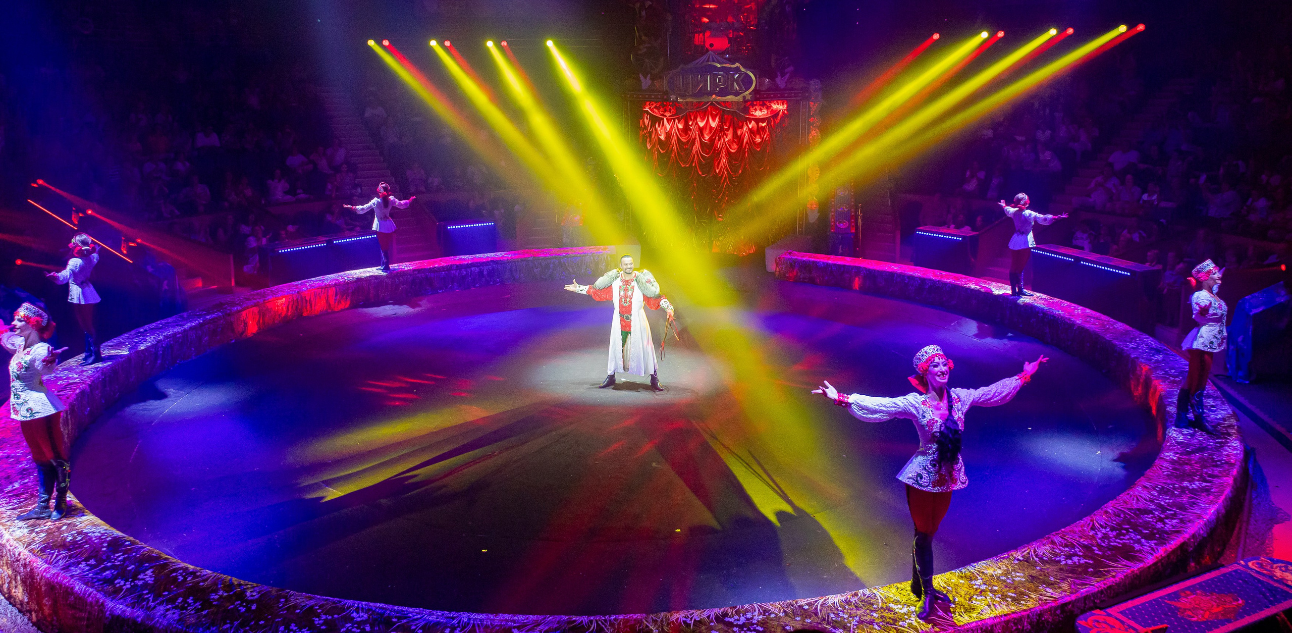 Цирк ГИИ ЭРАДЗЕ. Семейный и Свадебный фотограф в Сочи