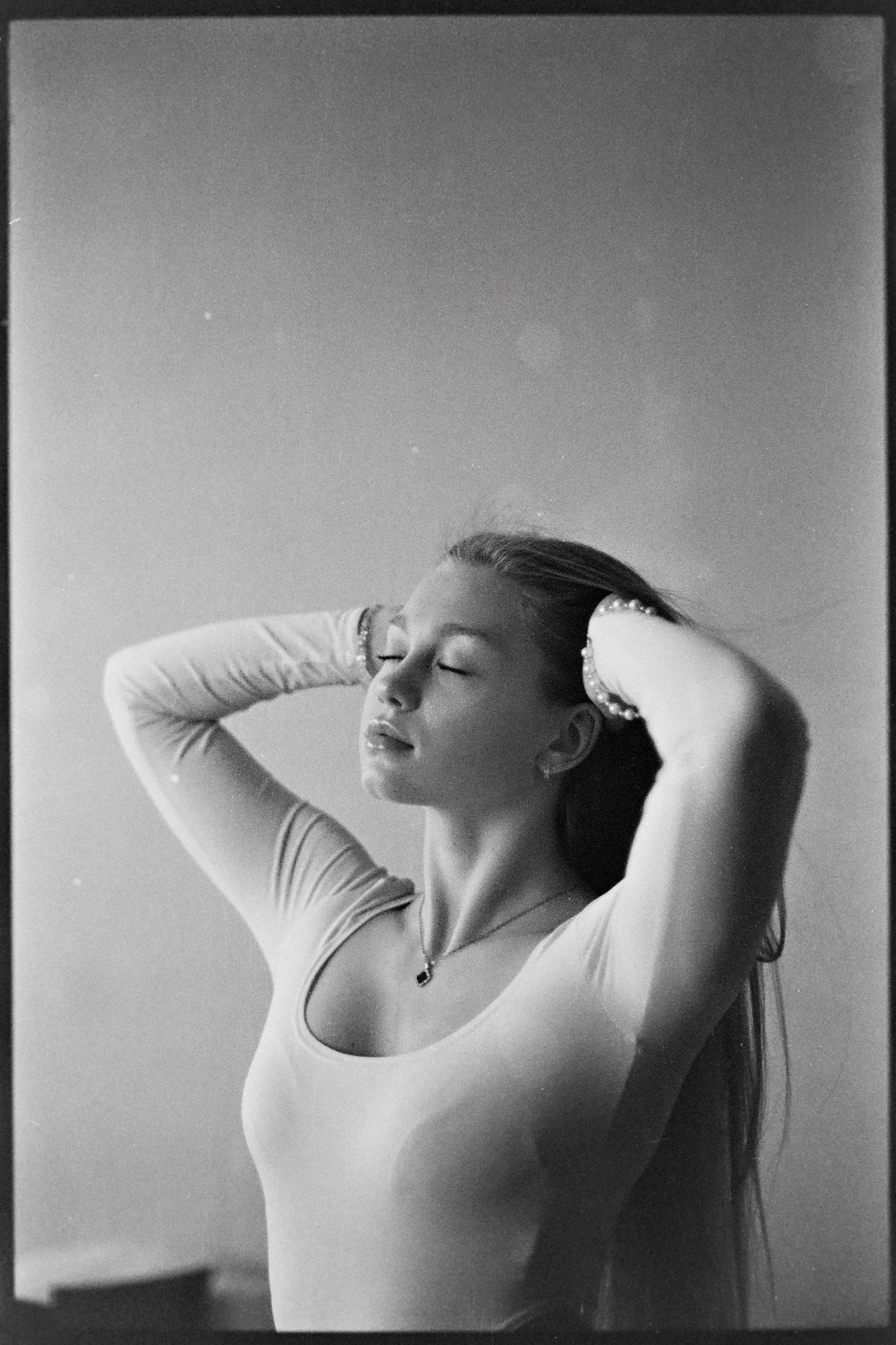 Минималистичная фотосессия на черно-белую пленку