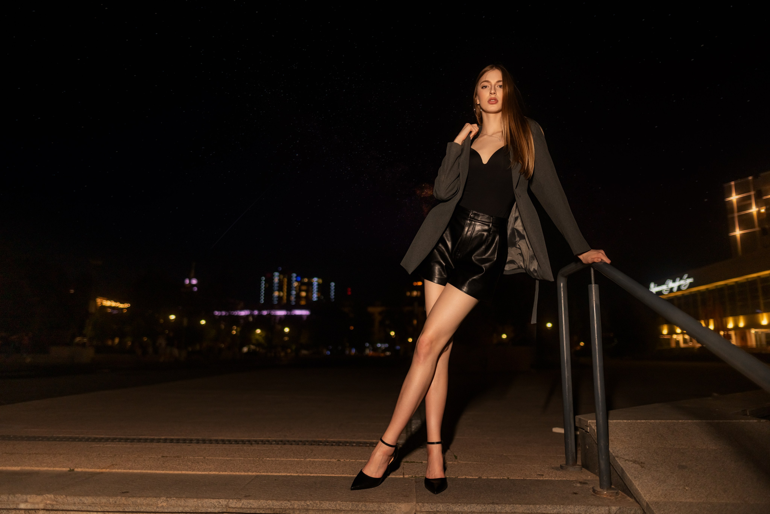 Ночная съемка с Ксенией на улицах Воронежа в формате для «себя». Дмитрий Шульгин, портретный фотограф в Воронеже