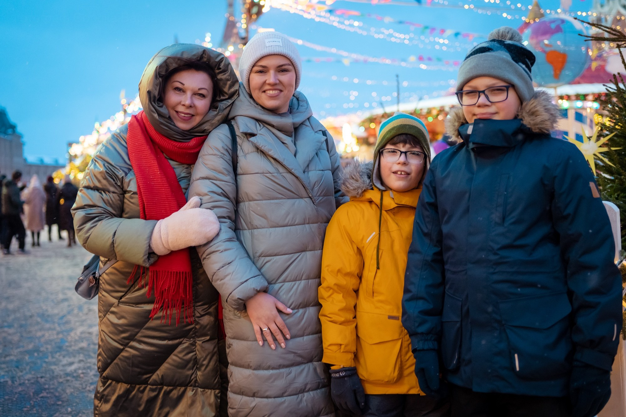 Юля с семьей в центре. Семейный фотограф Варвара Сорока в городе Москве