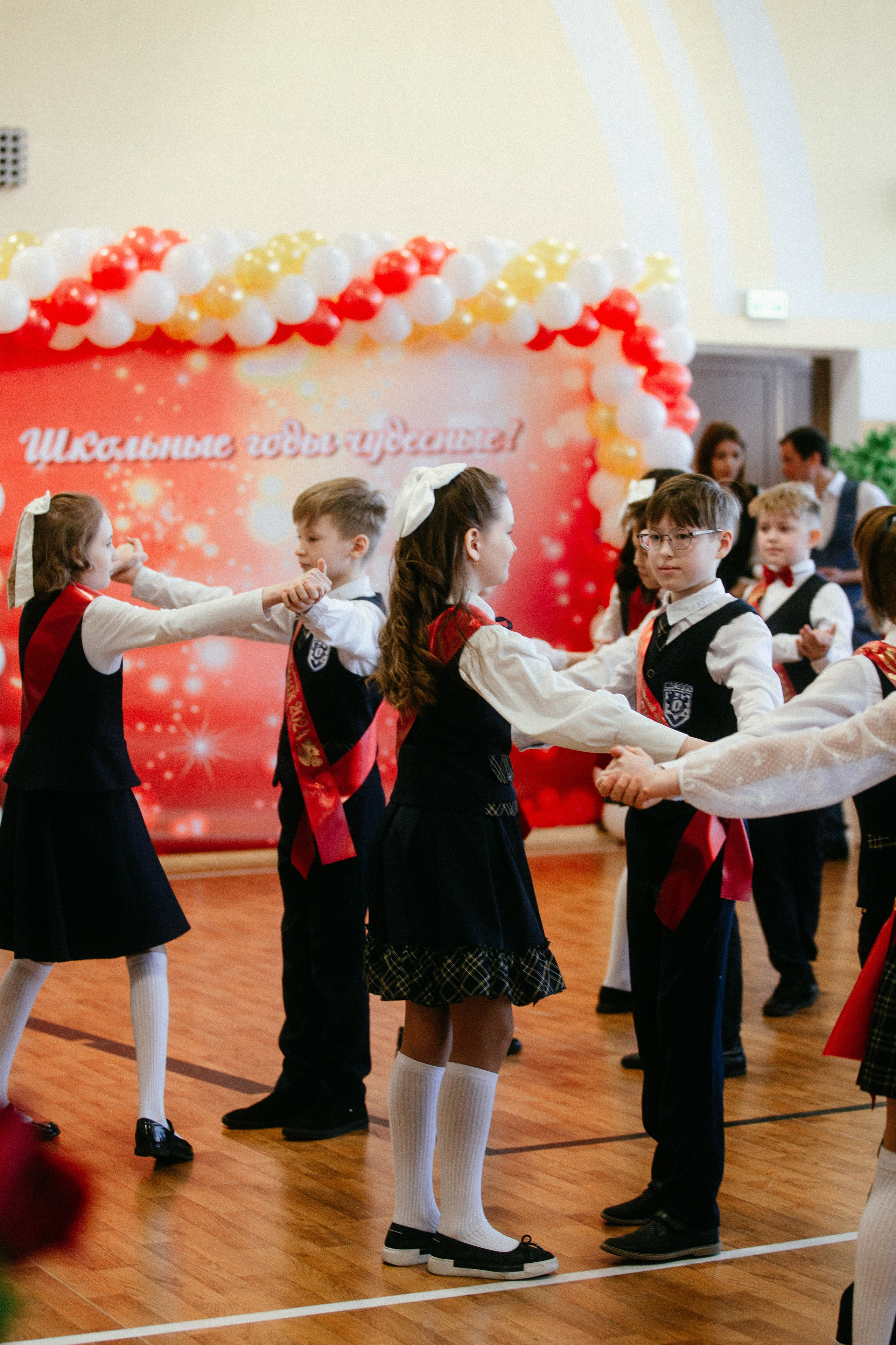 Выпускной в начальной школе. Арт-фотограф Крис Л. в Тобольске: портрет, семейные, свадьбы