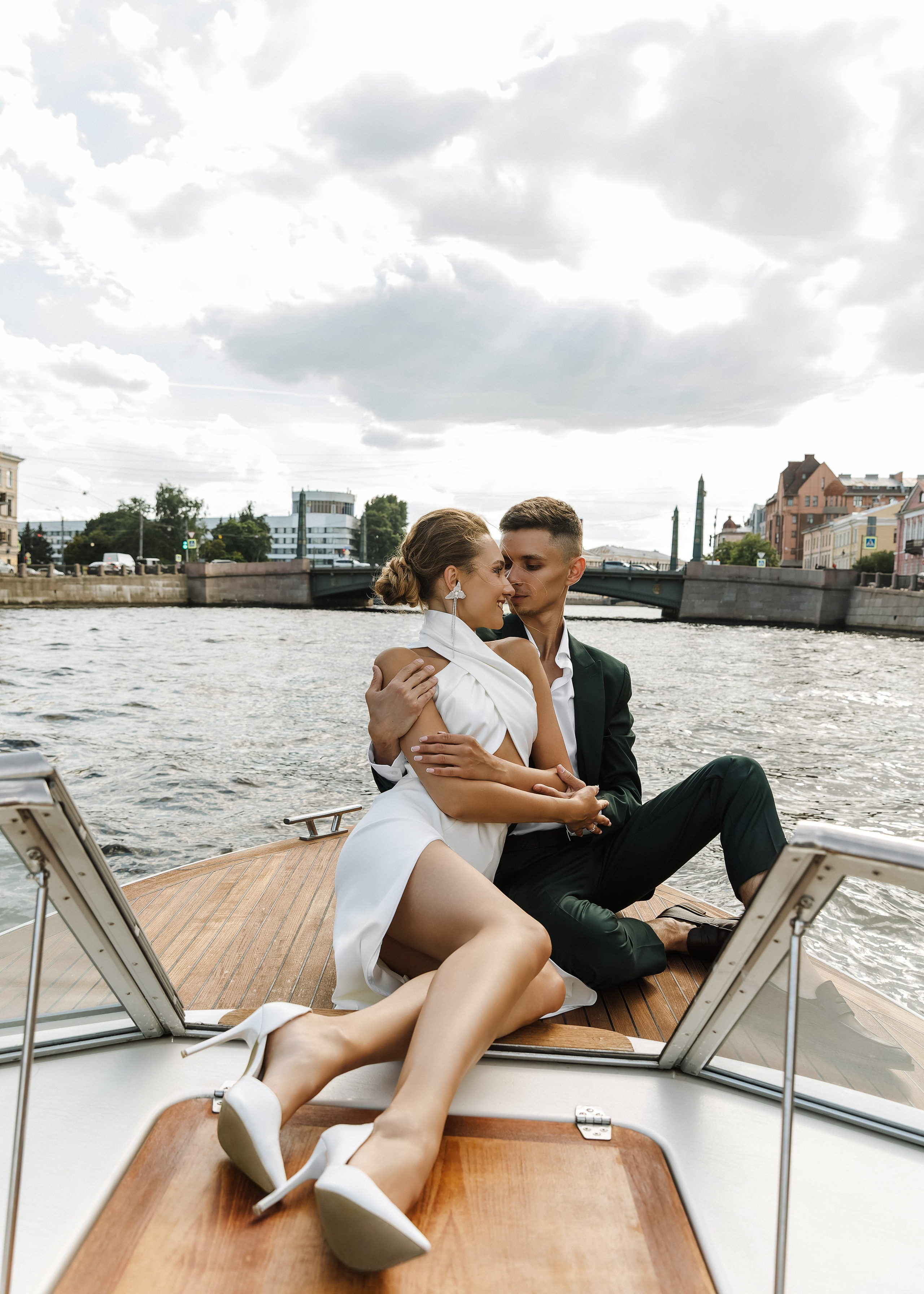 Оля и Андрей — свадебная фотосессия на катере. Свадебный и портретный фотограф в Санкт-Петербурге Анна Демьянова