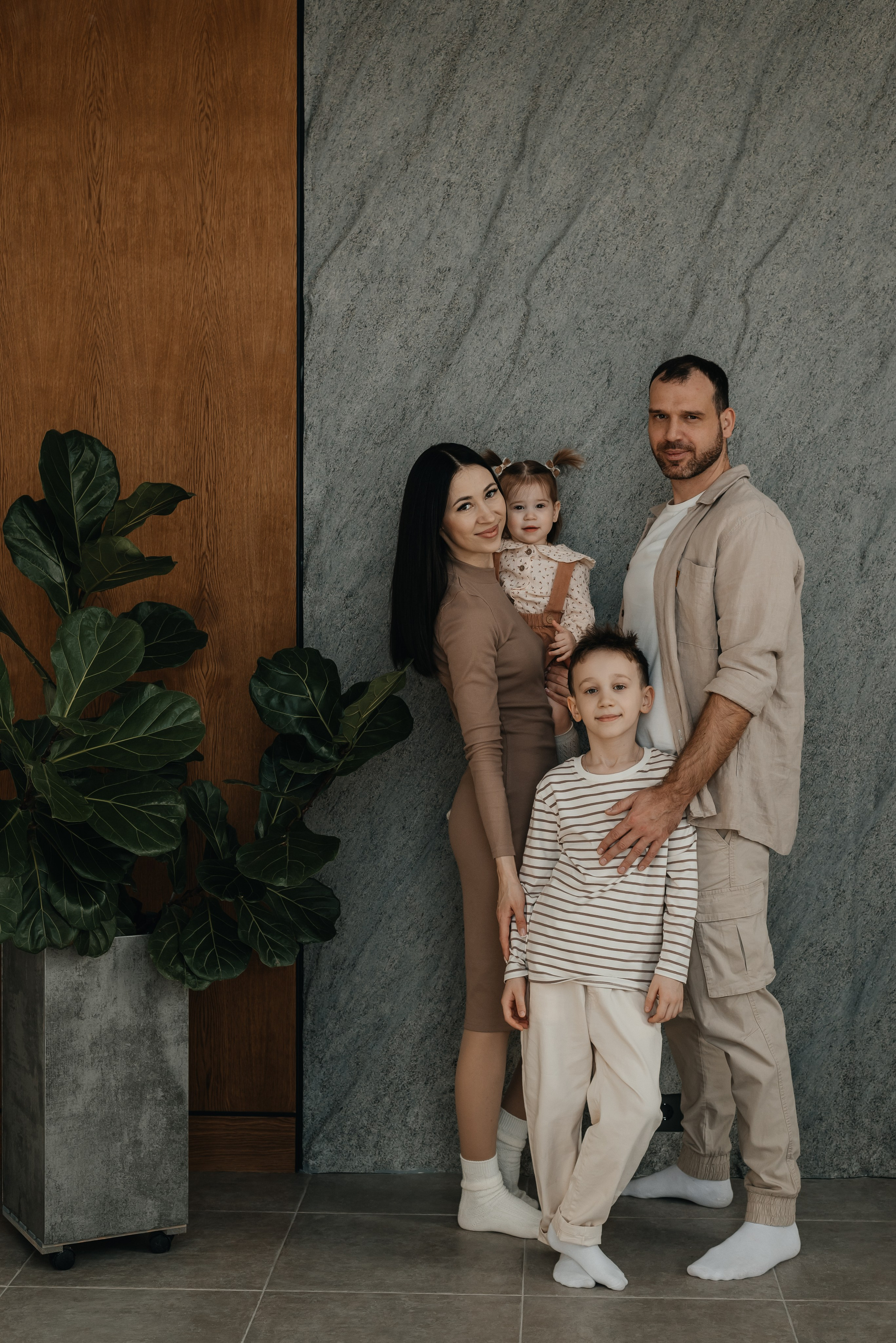 Семейная фотосессия в студии-дом. Семейный и детский фотограф Кущ Наташа