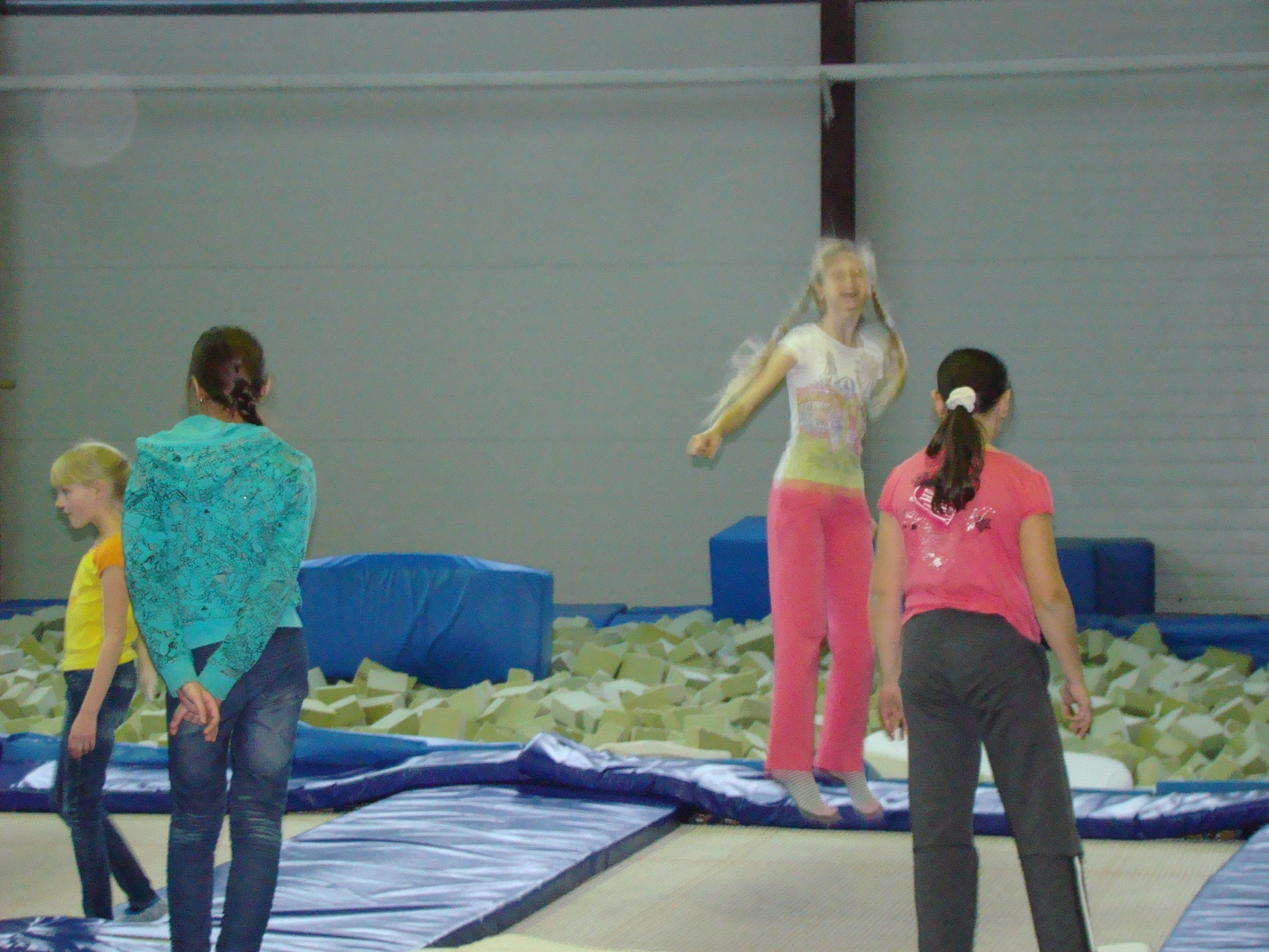 Катя ДР 12 лет Дома + Спортекс 04.12.2011. Семейный, Свадебный фотограф СПБ Питер— Романова Екатерина