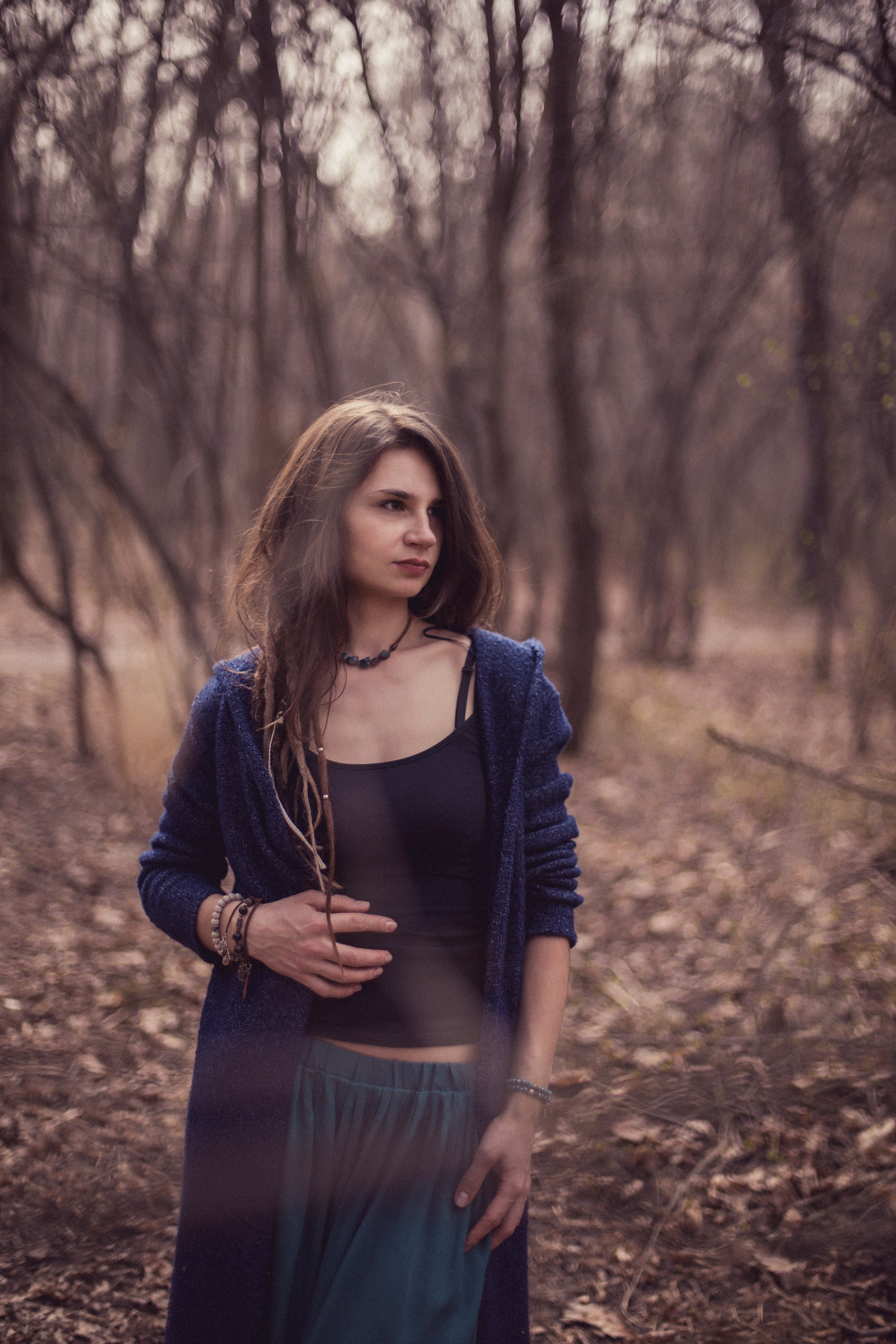 Ксения / лес / Алматы. Фотограф Наталья Гончарова. Снимаю живые портреты в Алматы