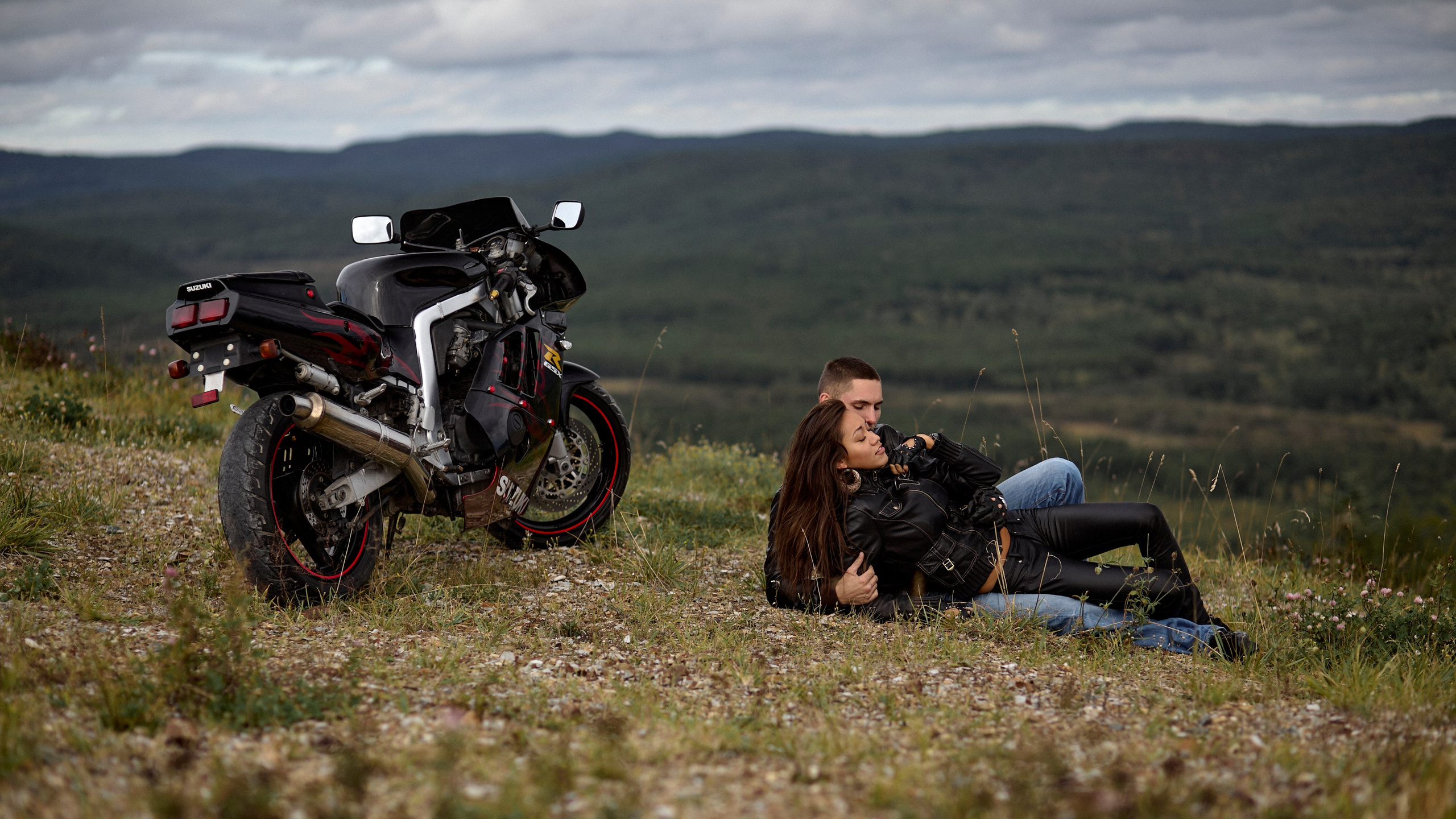 Парень, девушка, байк. Фотограф Андрей Серенков