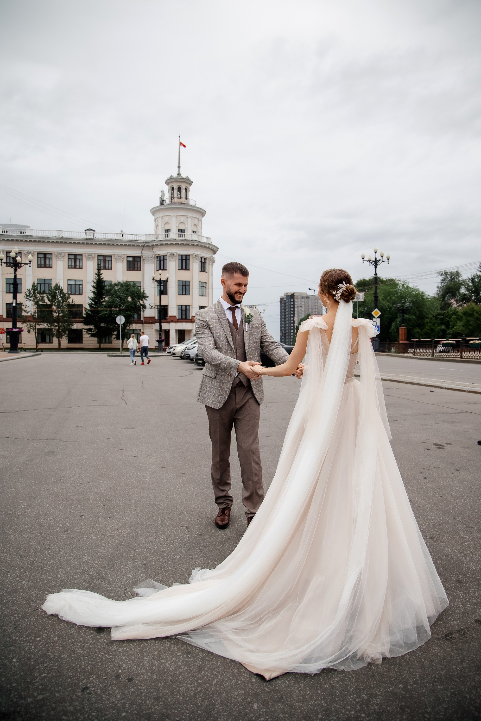 Степан и Ульяна. Утро. Загс. Прогулка. Дождь и солнце. Свадебный фотограф в Хабаровске