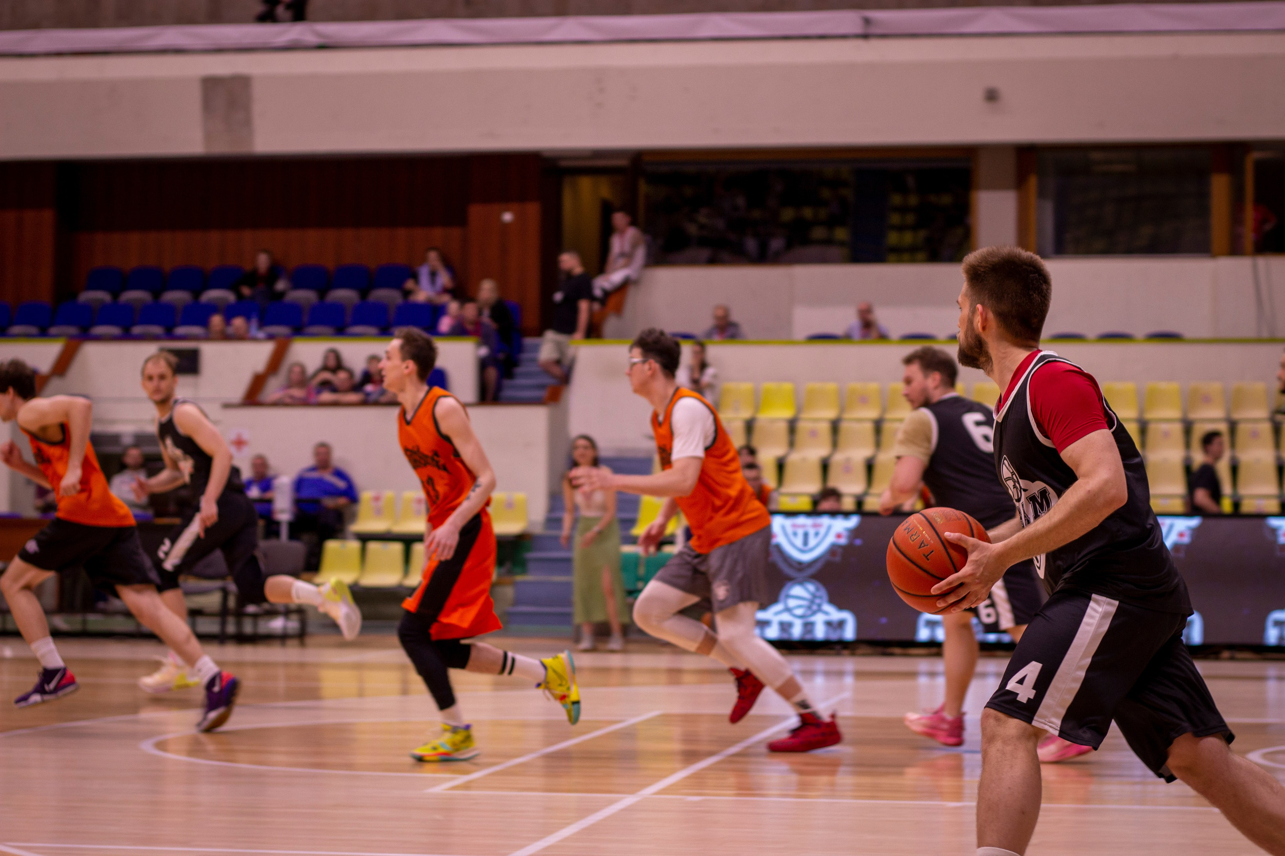 Фоторепортаж баскетбольного матча. Портретный и репортажный фотограф в Москве Кира Елинова