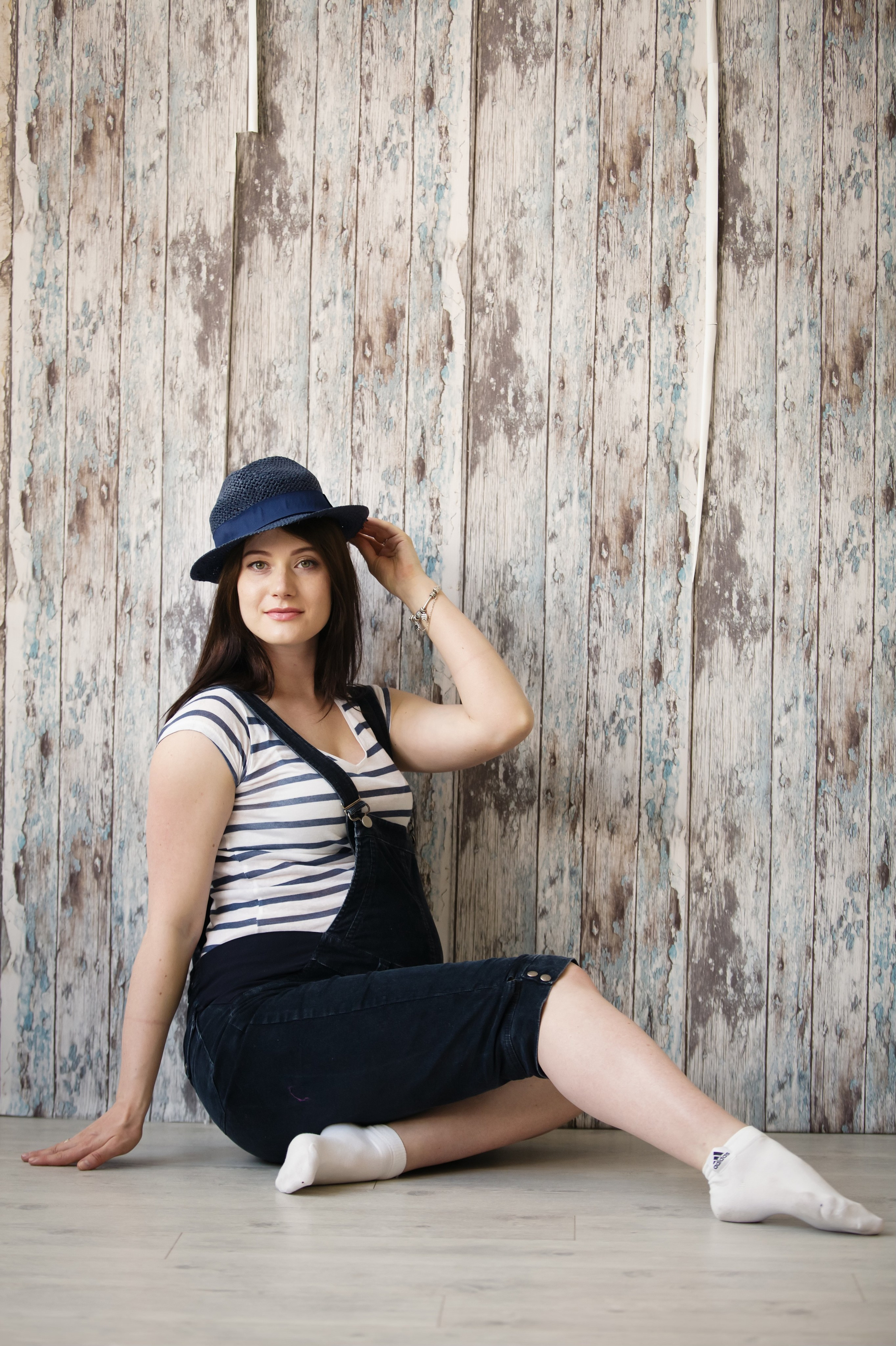 Съемка для двух беременных подруг в светлой студии. Фотографы в Москве Светлана Устинова и Сергей Грачев