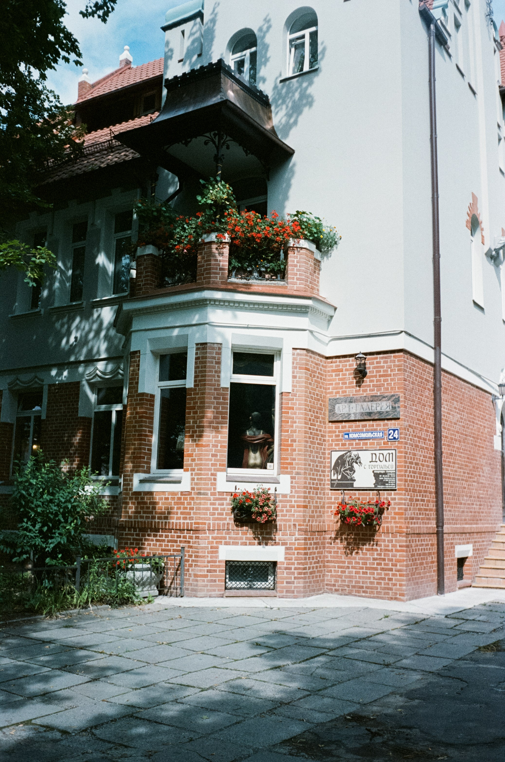 11 июля Светлогорск улочки / Minox 35 GT (2) / Kodak Portra 400 VC @ISO 100