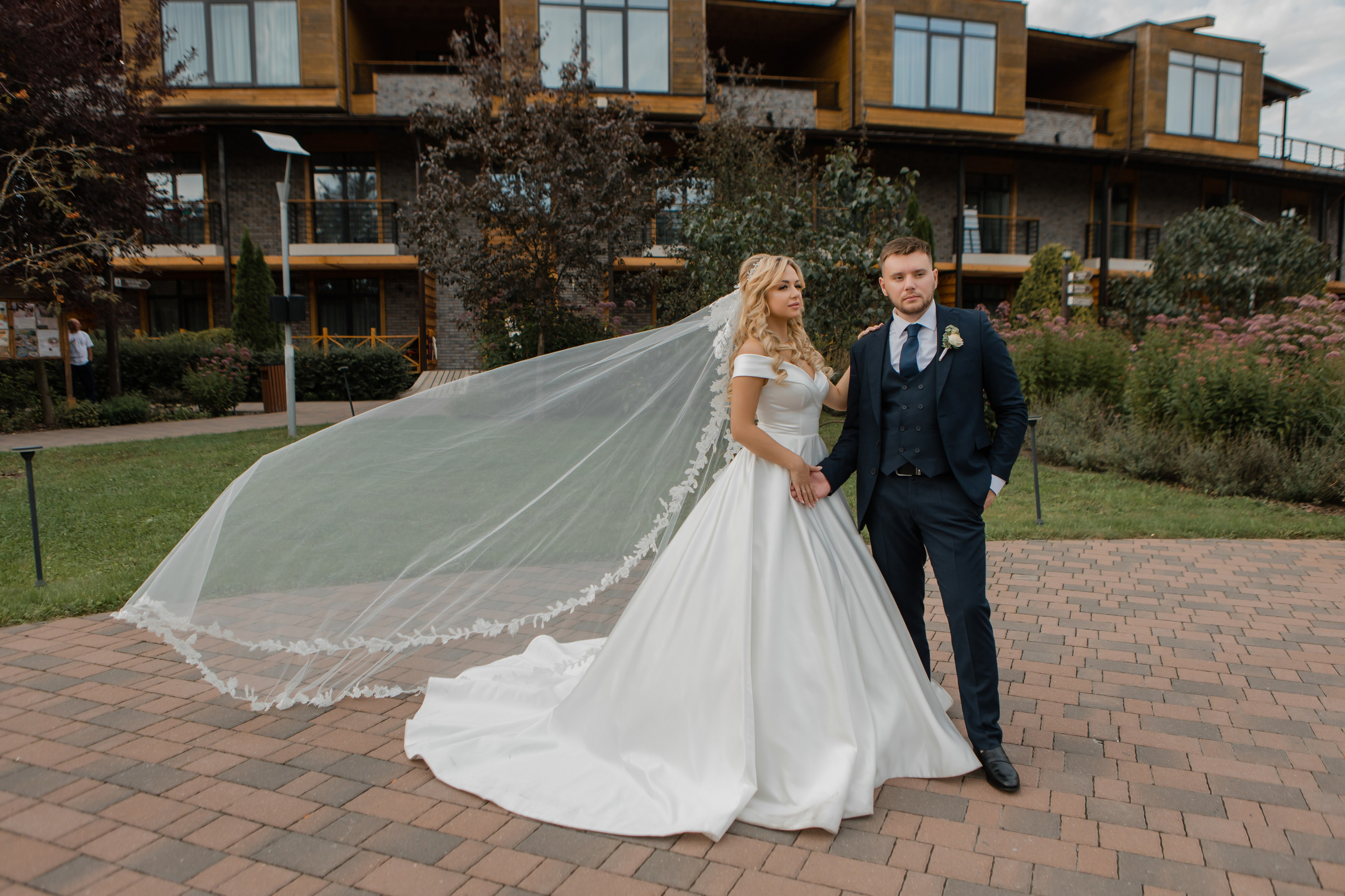 Юрий и Кристина. Видеосъемка и фотосъемка свадеб. Фотограф и оператор на свадьбу. Видеосъемка подкастов, собственная видео-фотостудии. Предметная фотосъемка