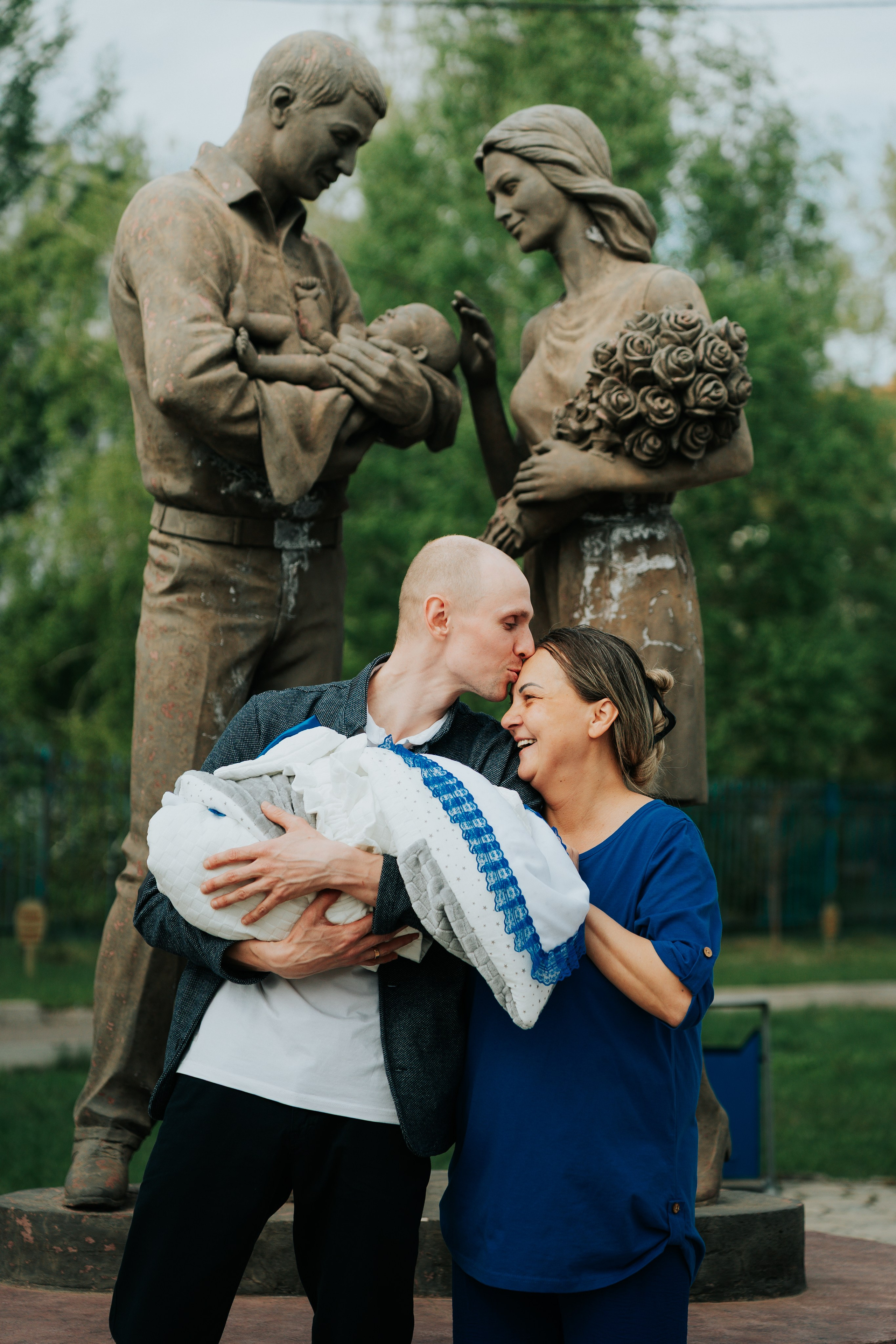 Выписка из роддома: Вадим, Анастасия и сын Руслан. Репортажный фотограф Красноярск