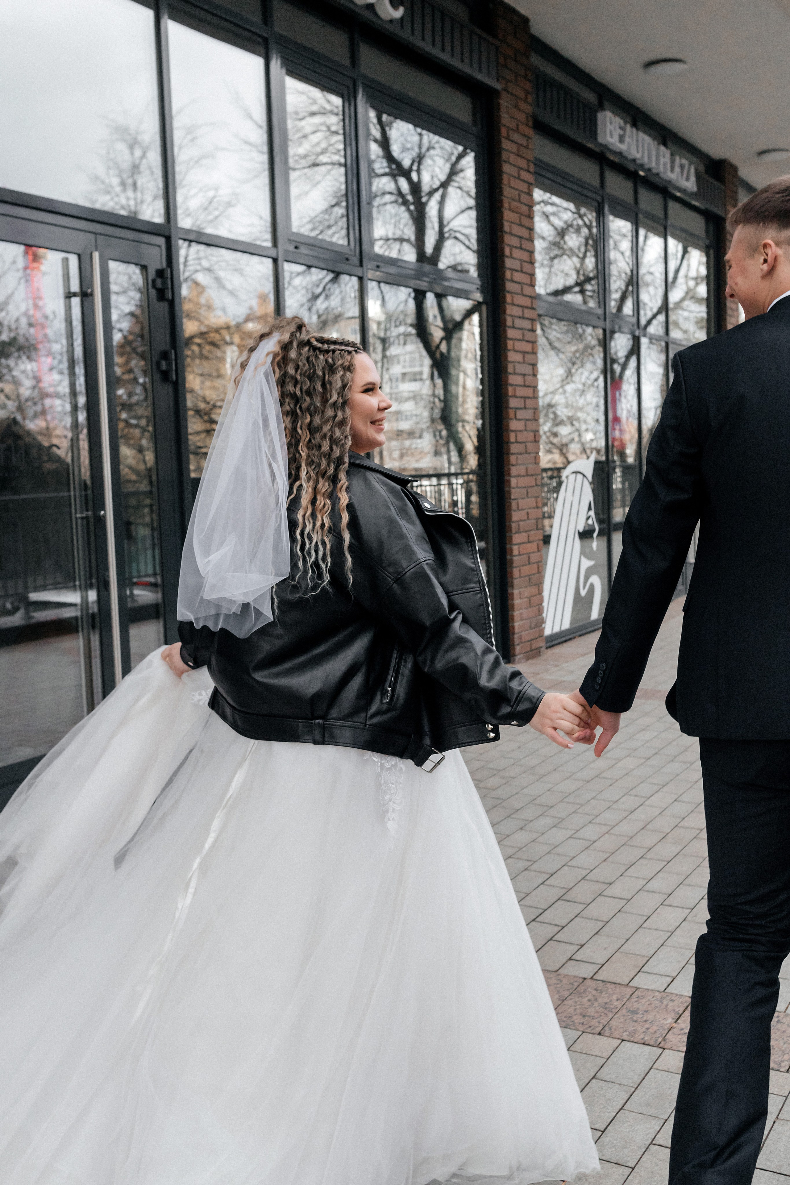 Ноябрьская свадьба в Сормовском ЗАГСе и в фотостудии Акт Первый. Свадебный фотограф и фотограф Love-Store в Нижнем Новгороде Анастасия