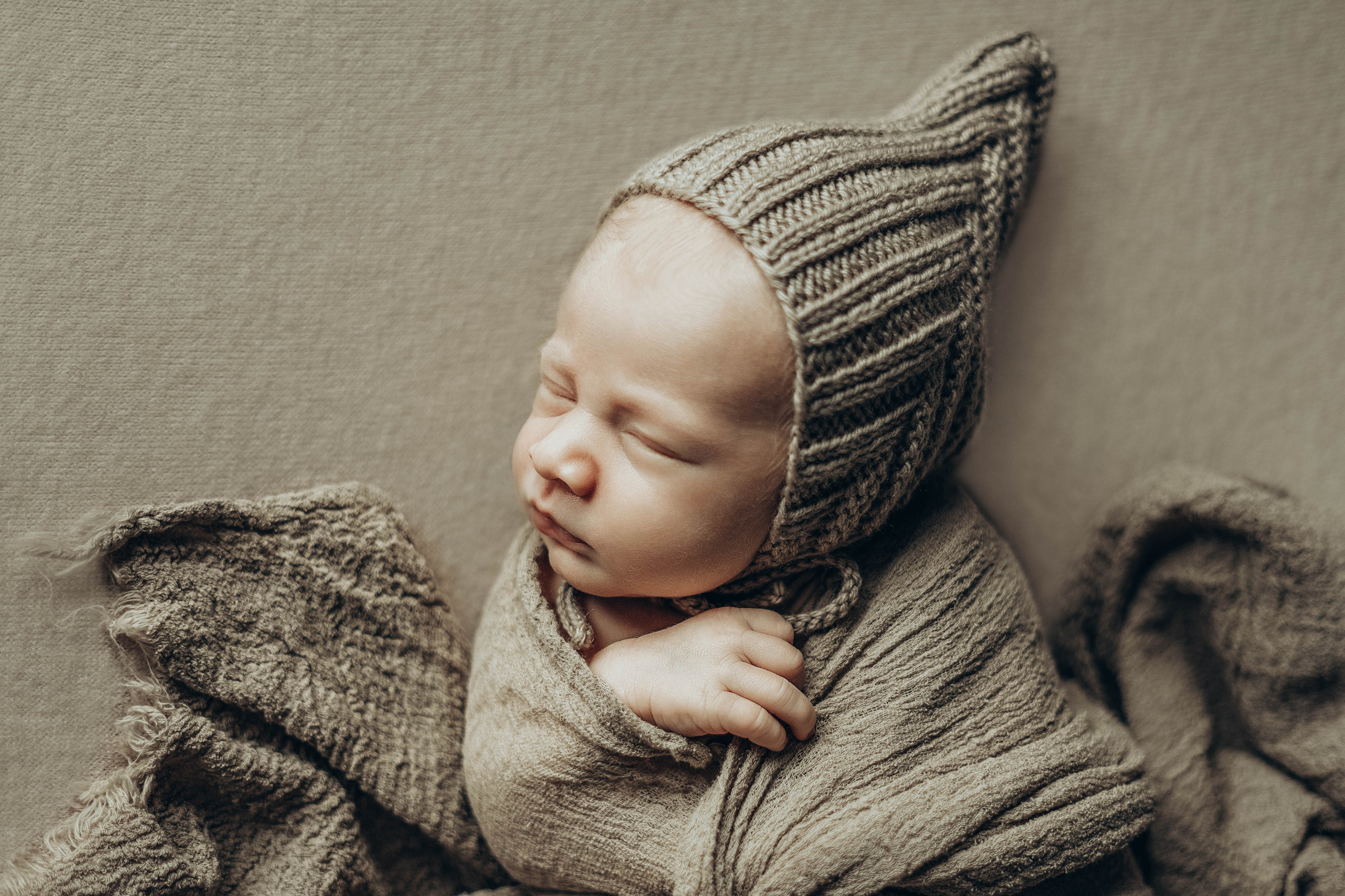 фотограф фотосессия ньюборн новорожденный малыш лайфстайл классический newborn фотосессия в краснодаре фотограф в краснодаре роды роддом фотограф