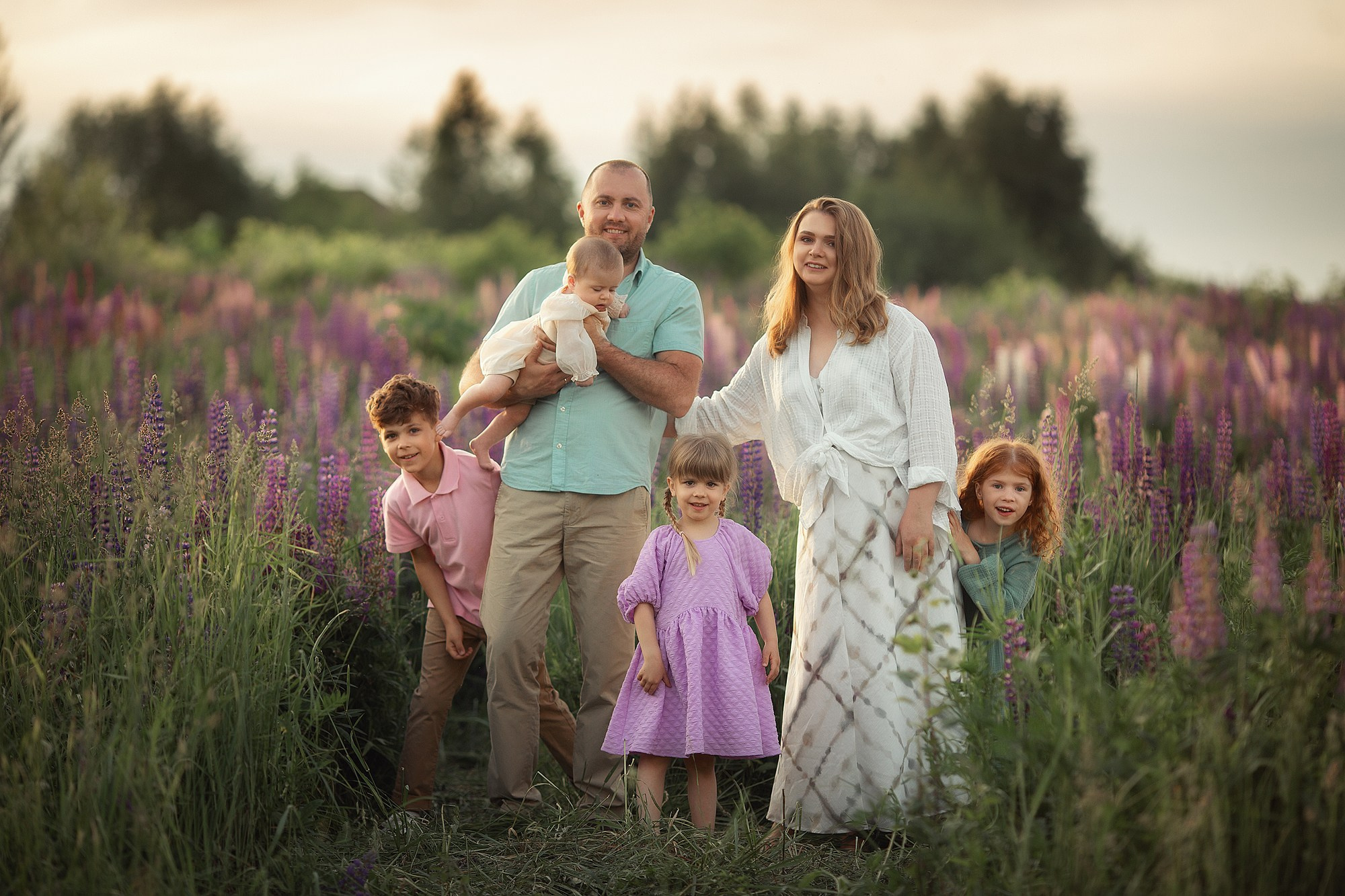 Красивая семейная съемка в люпиновом поле. Tatyana Nadezhdina Family photographer