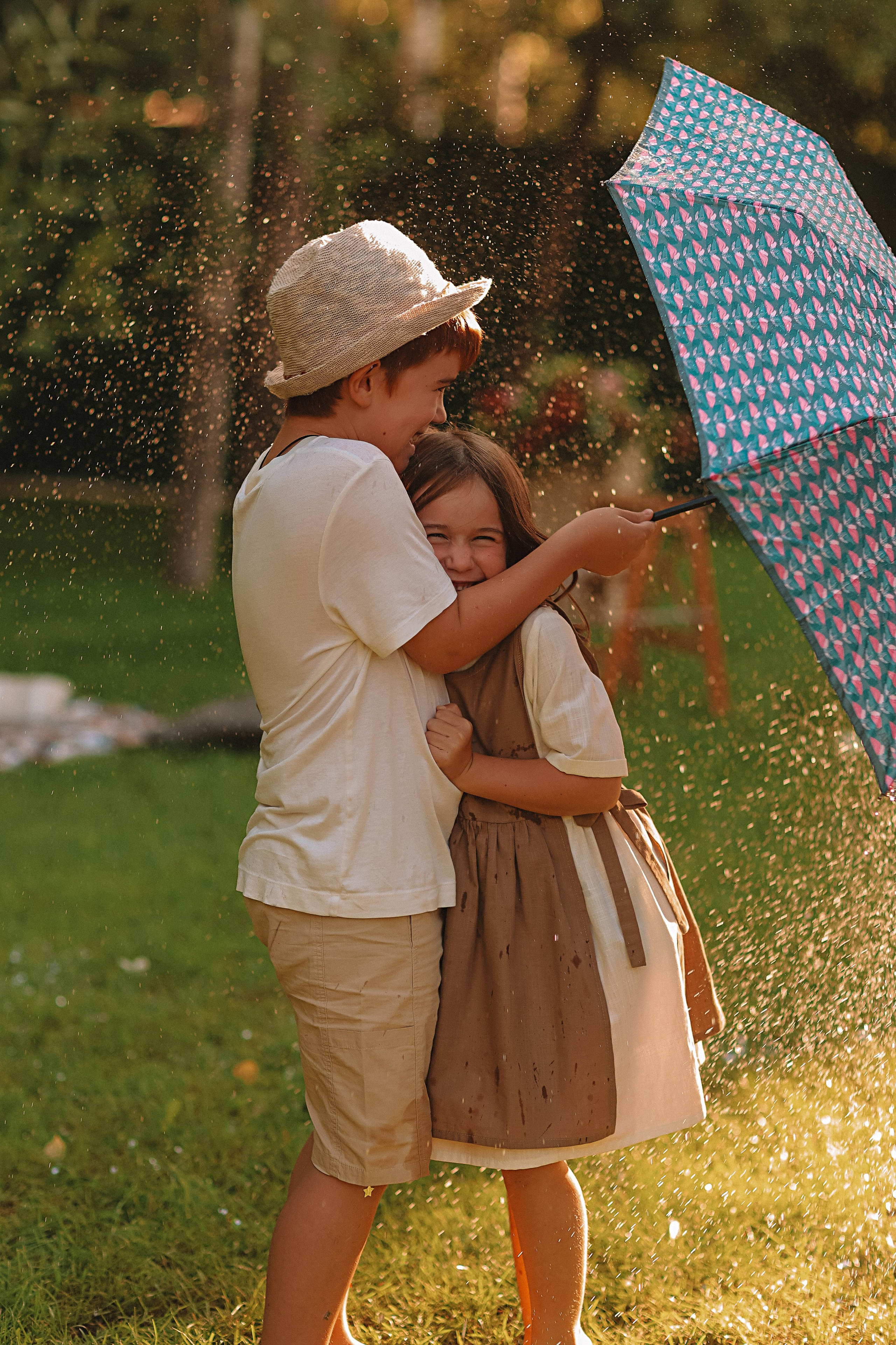 Стирка у дома. Семейный фотограф Тюмень, фотограф на роды Салмина Мария