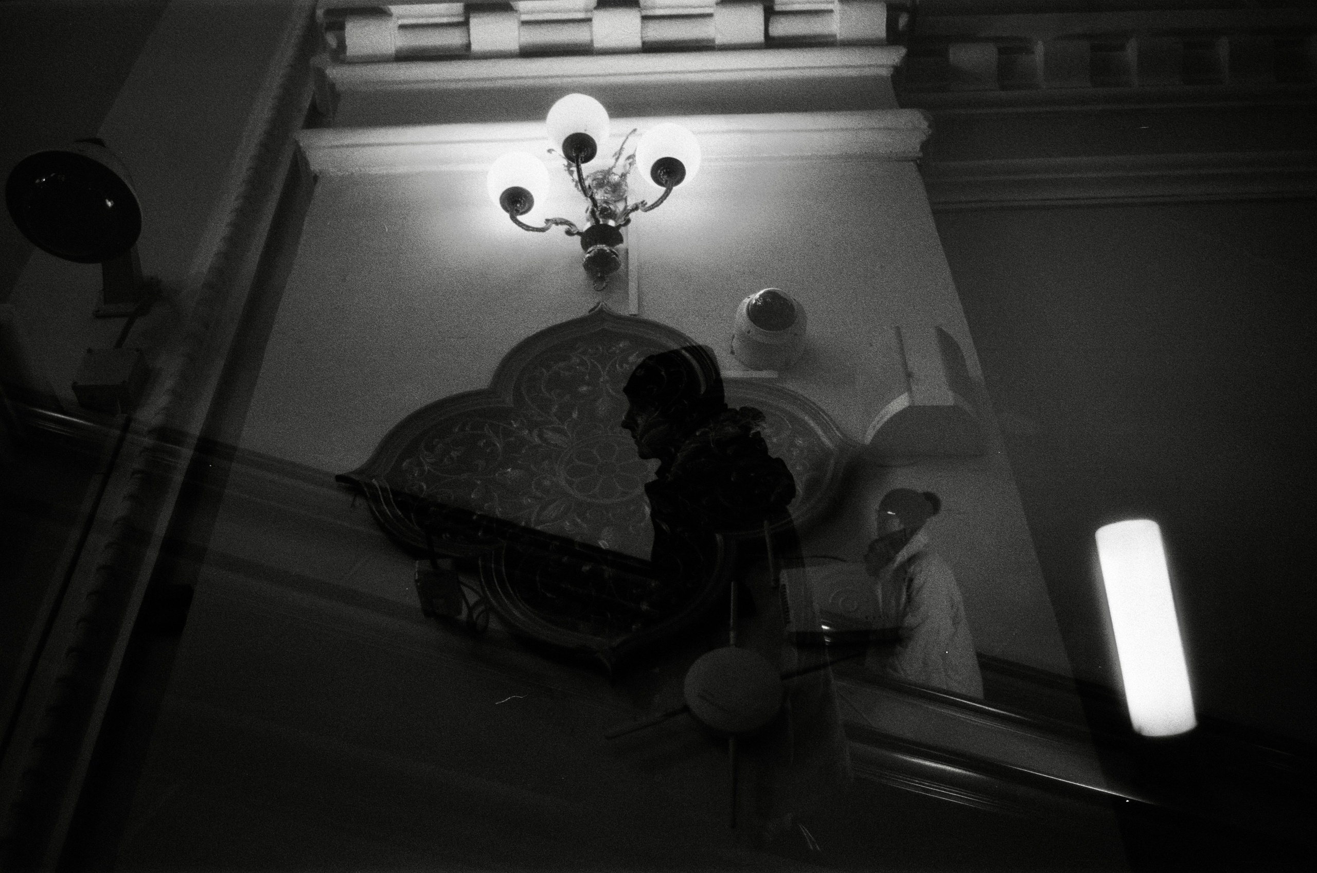 УХОДЯ, ГАСИТЕ СВЕТ. SUVDO