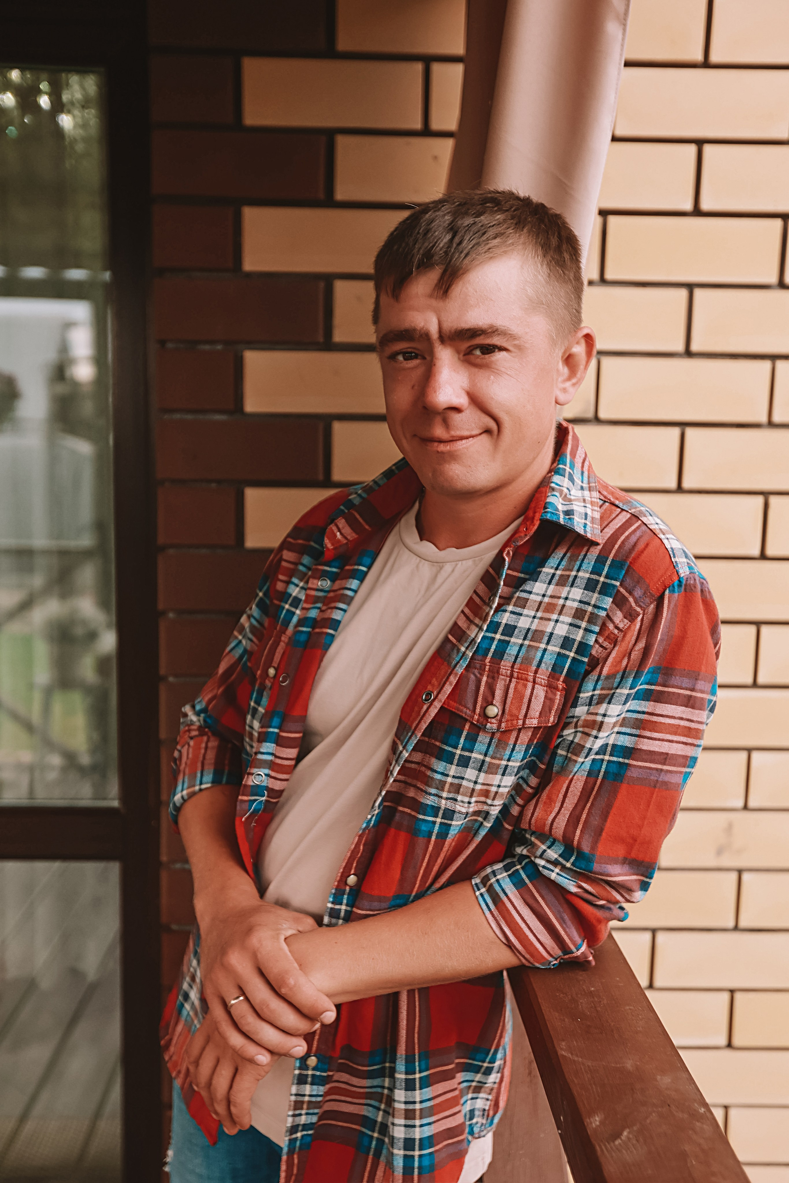 У дома. Семейный фотограф Тюмень, фотограф на роды Салмина Мария