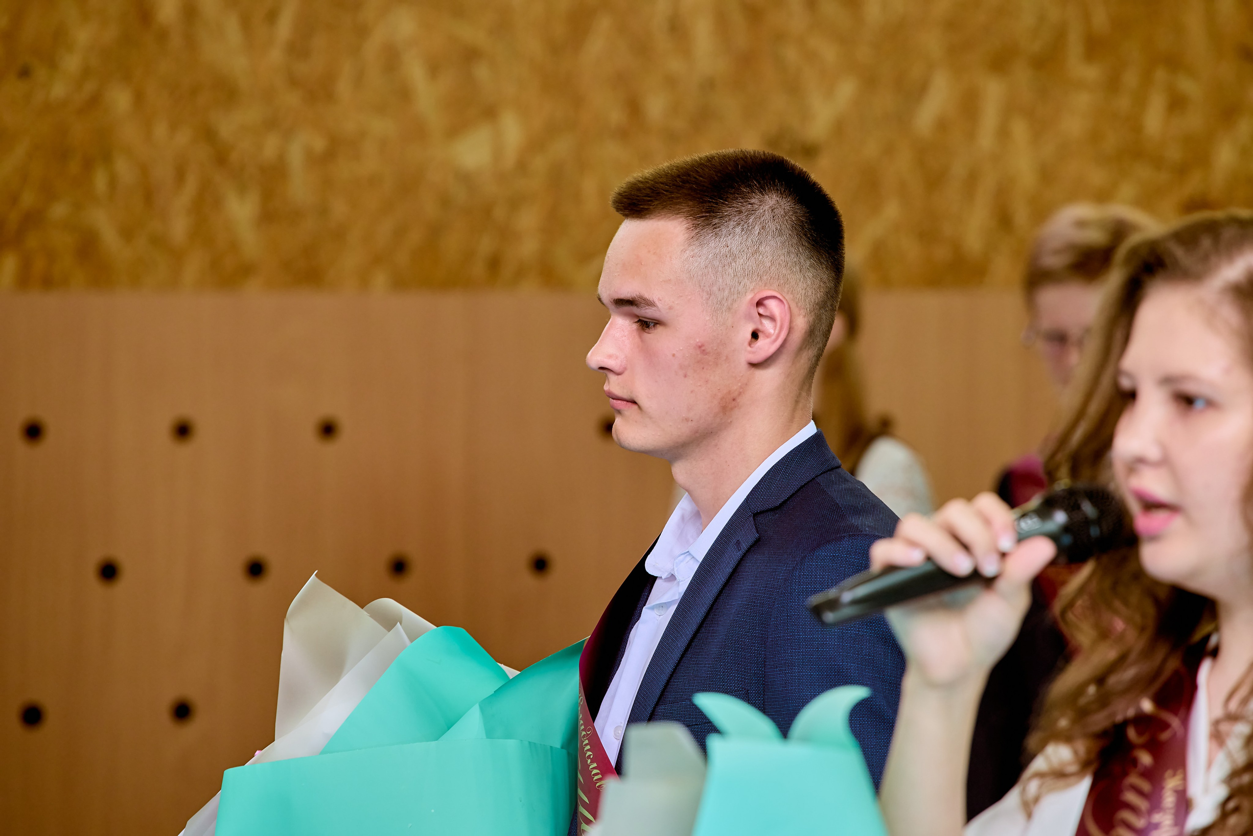 Радость и светлая грусть в глазах выпускников, запечатлённые Николаем Головановым, г. Дзержинск.