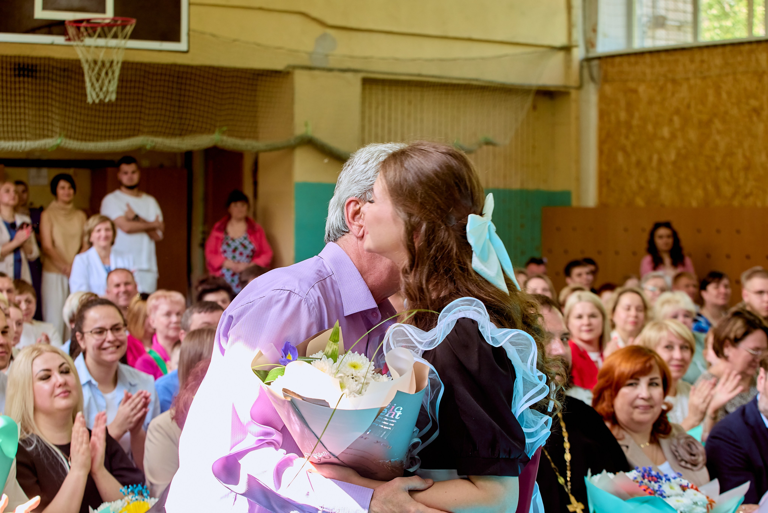 Последний звонок — светлый миг прощания и новых надежд, фото православного фотографа Николая Голованова, г. Дзержинск